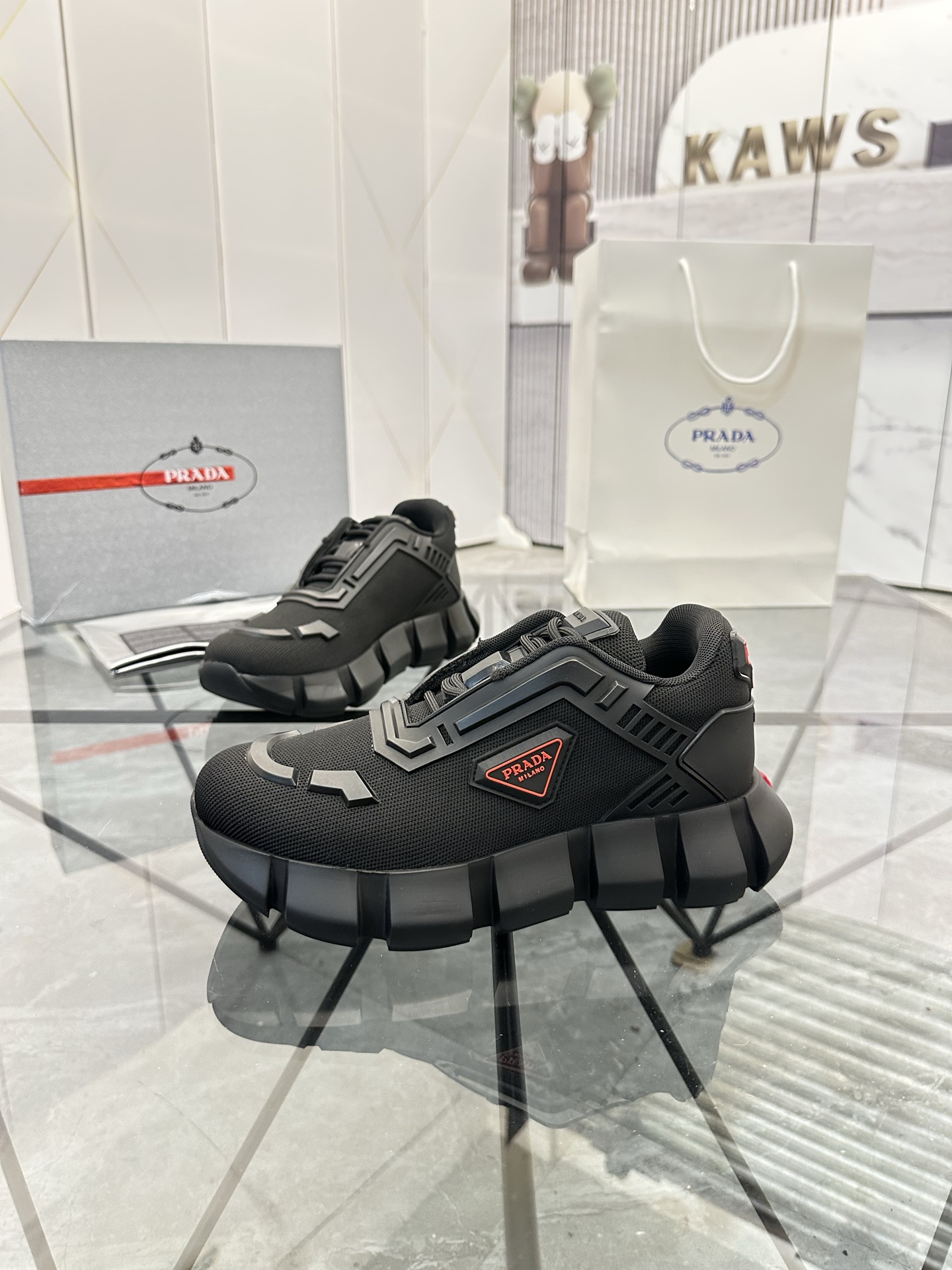 Precio de venta: P270 Artículos de alta gama y máxima calidadMarca: Prada *