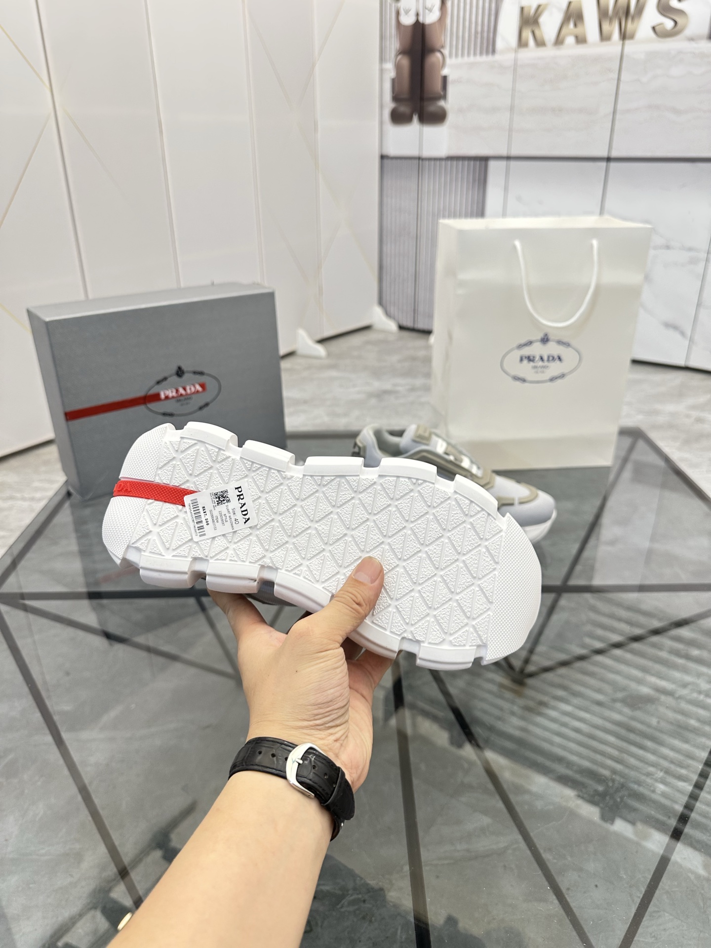 Precio de venta: P270 Artículos de alta gama y máxima calidadMarca: Prada *"Prada*" low-top loafersT