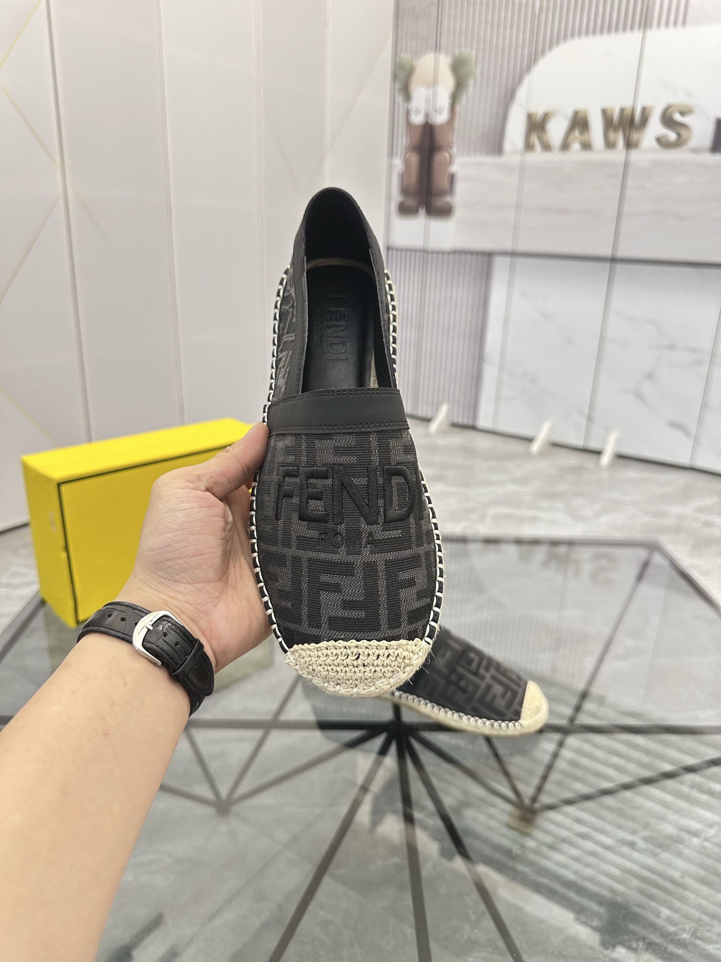Precio de venta: P180 Marca: Fendi*"Fendi*" Low-top Fisherman's ShoesTalla: 38-44(se puede personali