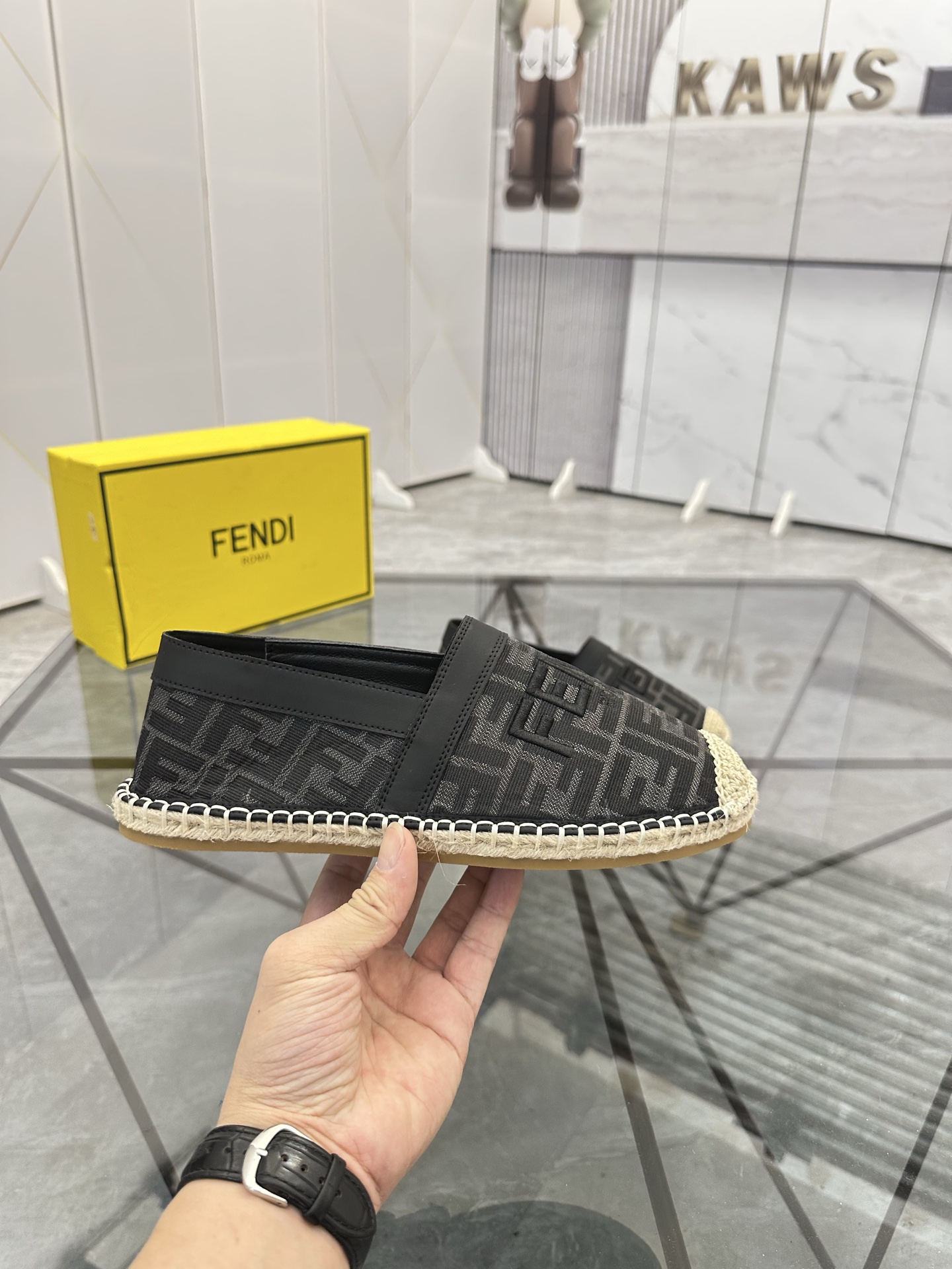 Precio de venta: P180 Marca: Fendi*"Fendi*" Low-top Fisherman's ShoesTalla: 38-44(se puede personali