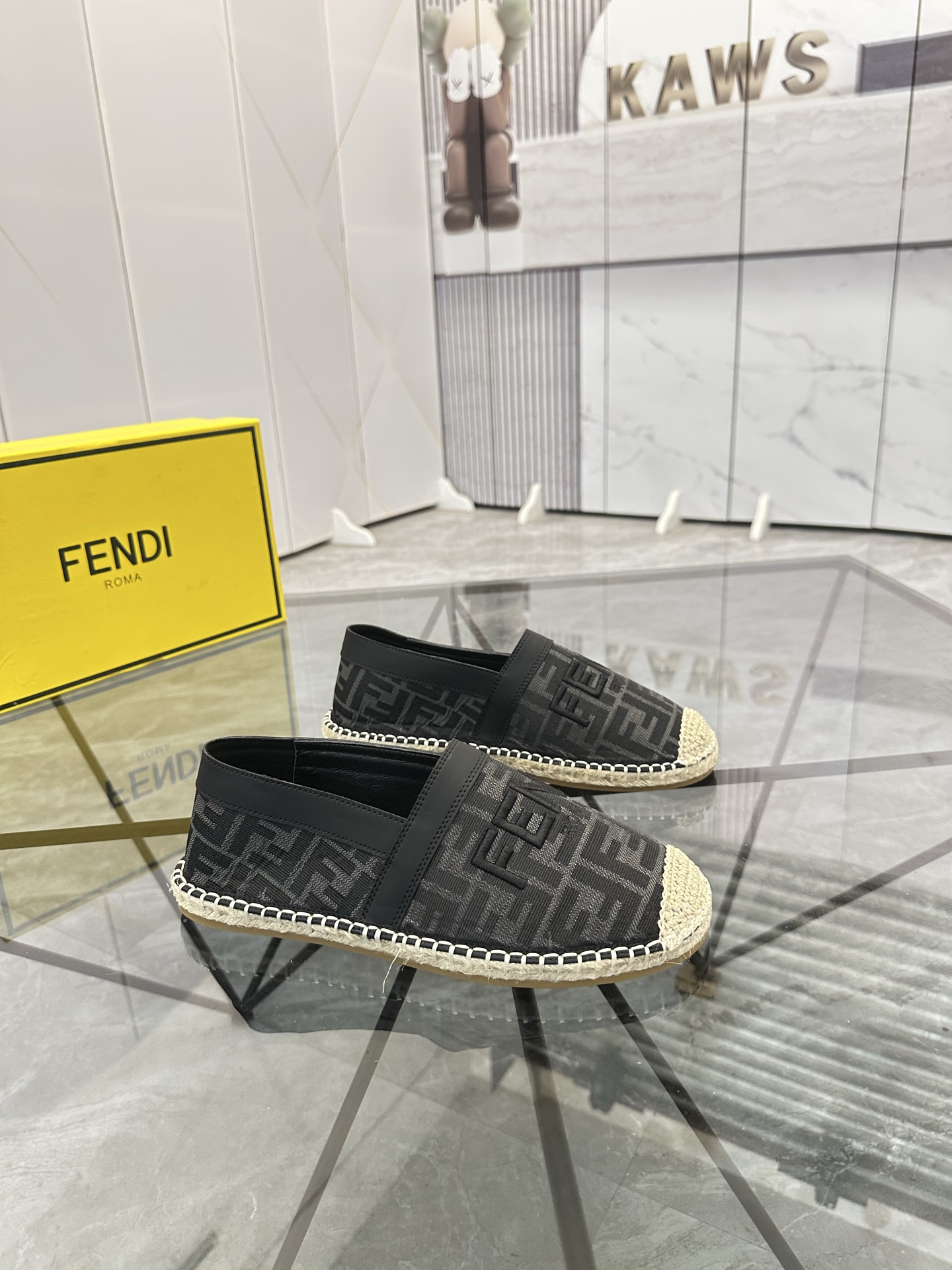 Precio de venta: P180 Marca: Fendi*"Fendi*" Low-top Fisherman's ShoesTalla: 38-44(se puede personali