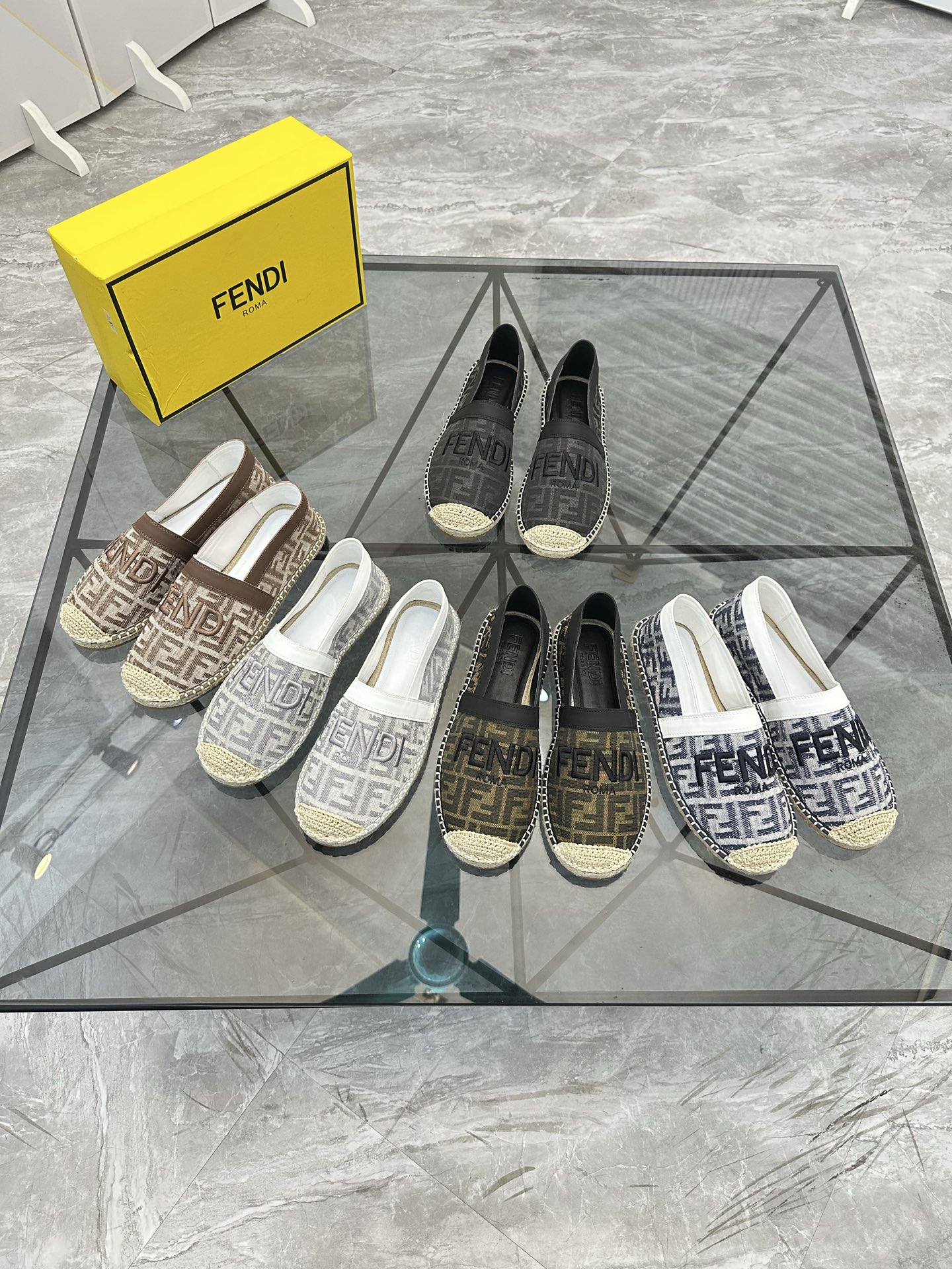 Precio de venta: P180 Marca: Fendi*"Fendi*" Low-top Fisherman's ShoesTalla: 38-44(se puede personali