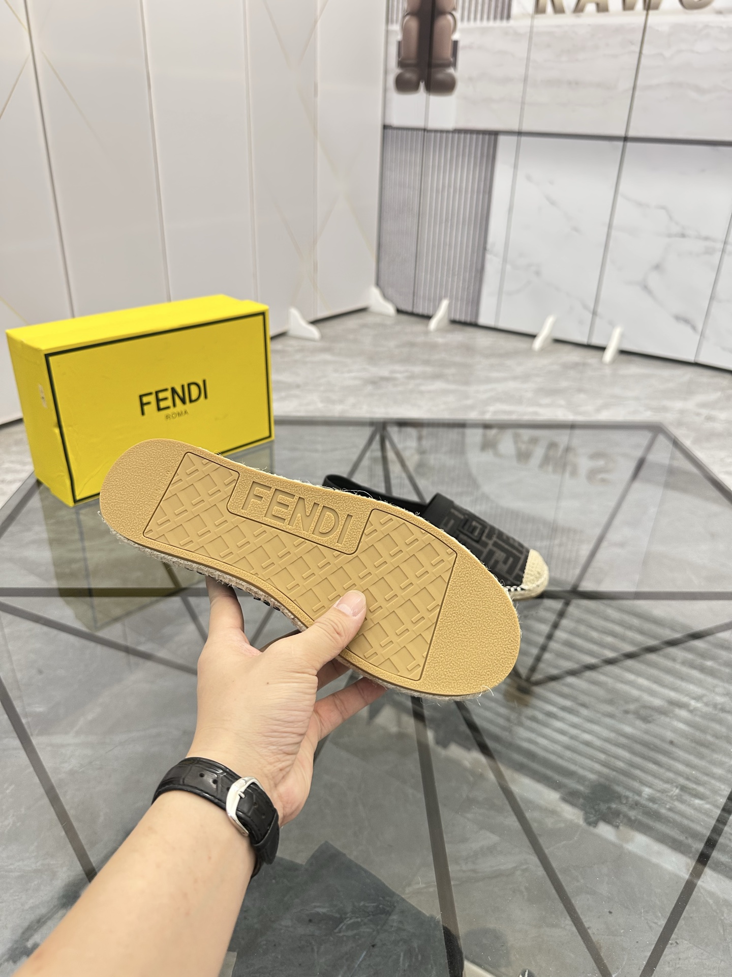 Precio de venta: P180 Marca: Fendi*"Fendi*" Low-top Fisherman's ShoesTalla: 38-44(se puede personali