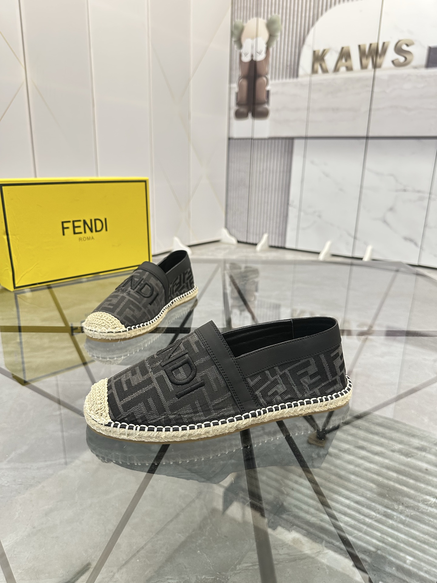 Precio de venta: P180 Marca: Fendi*