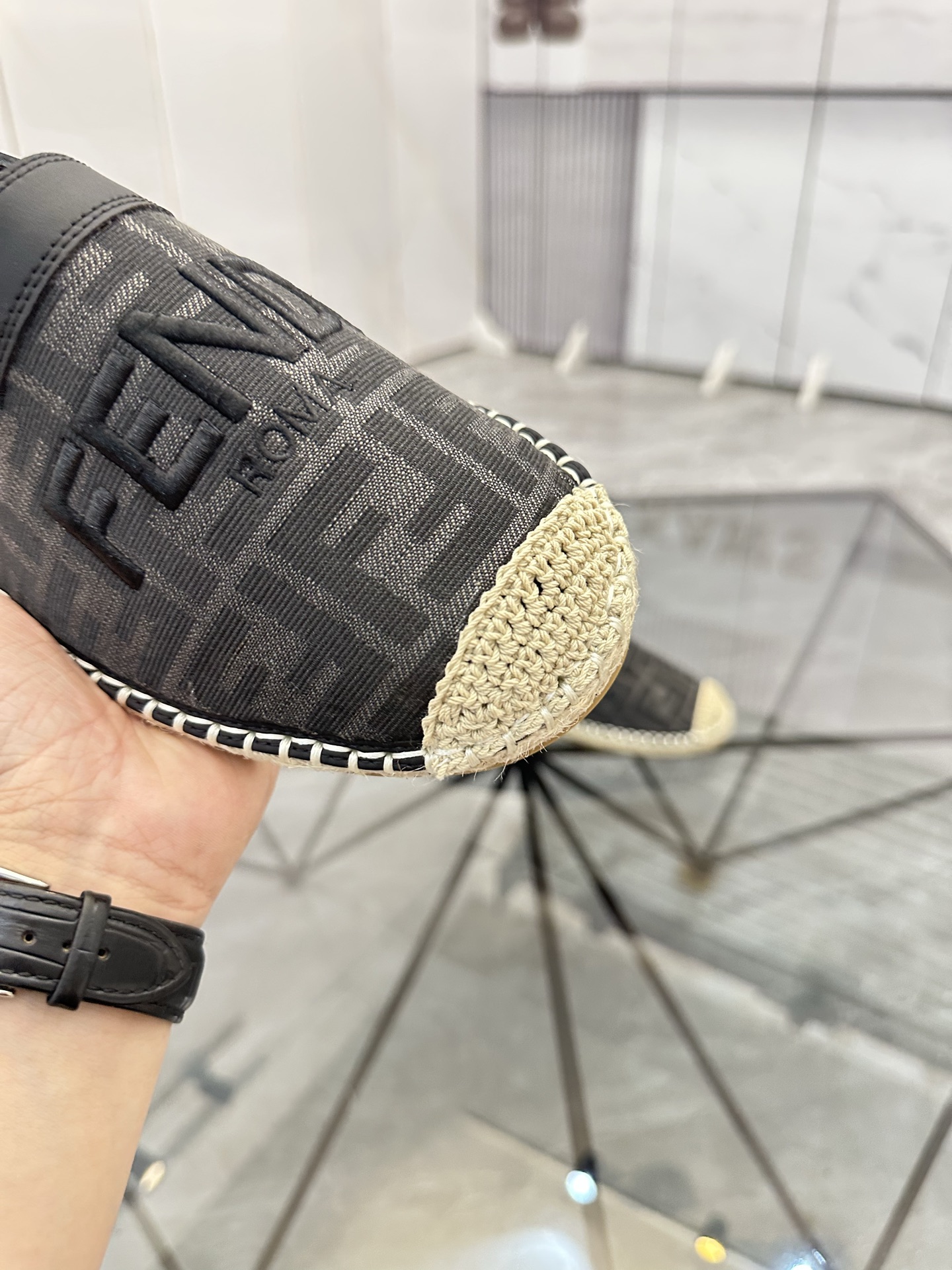 Precio de venta: P180 Marca: Fendi*"Fendi*" Low-top Fisherman's ShoesTalla: 38-44(se puede personali