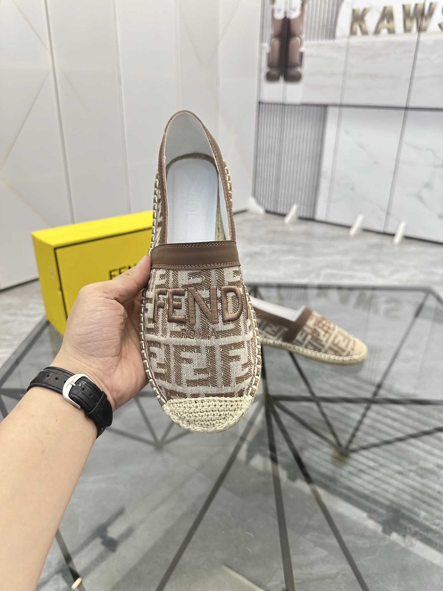Precio de venta: P180 Marca: Fendi*"Fendi*" Low-top Fisherman's ShoesTalla: 38-44(se puede personali