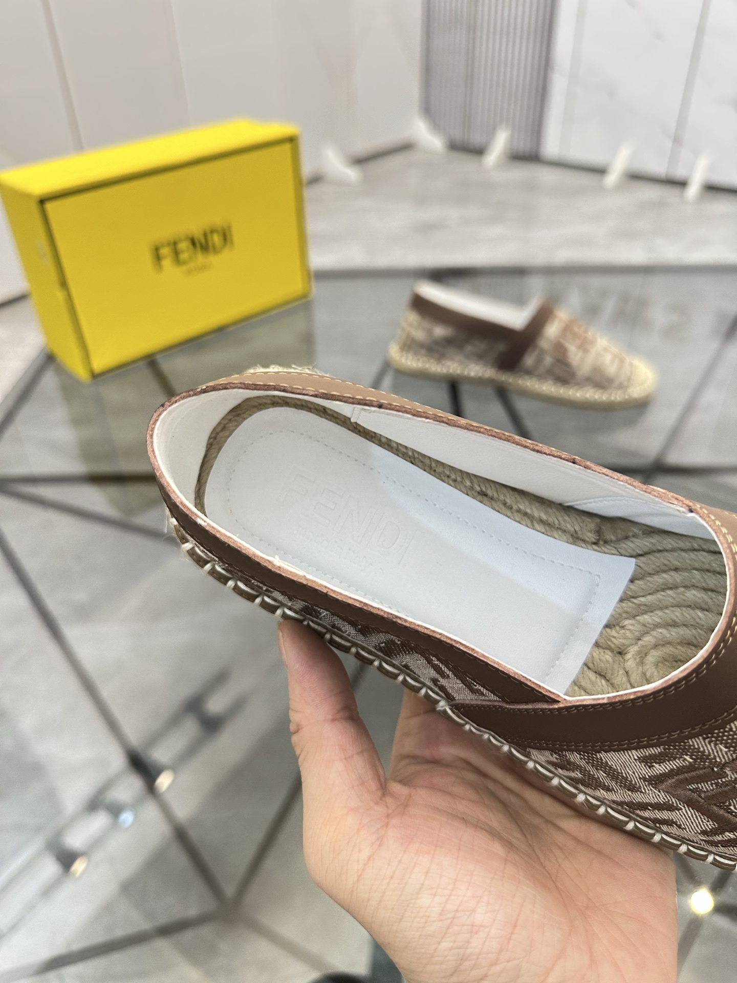 Precio de venta: P180 Marca: Fendi*"Fendi*" Low-top Fisherman's ShoesTalla: 38-44(se puede personali