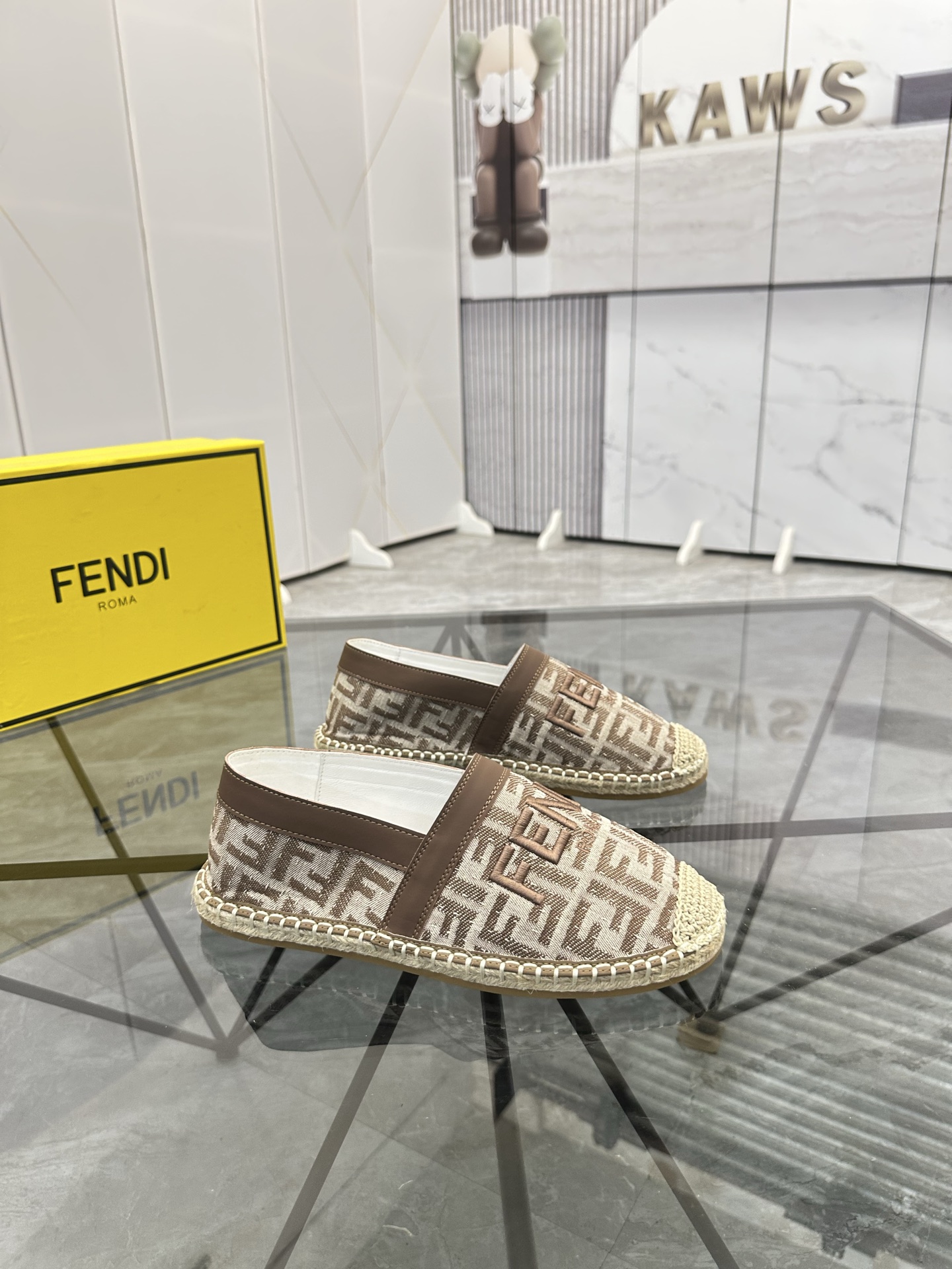Precio de venta: P180 Marca: Fendi*"Fendi*" Low-top Fisherman's ShoesTalla: 38-44(se puede personali