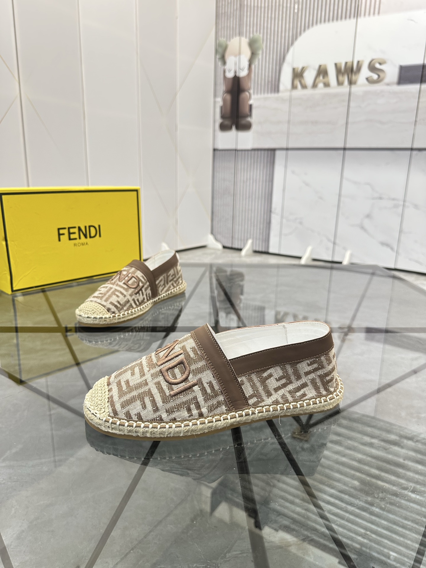 Precio de venta: P180 Marca: Fendi*