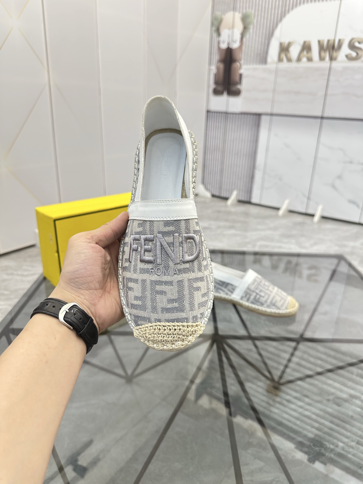 Precio de venta: P180 Marca: Fendi*"Fendi*" Low-top Fisherman's ShoesTalla: 38-44(se puede personali