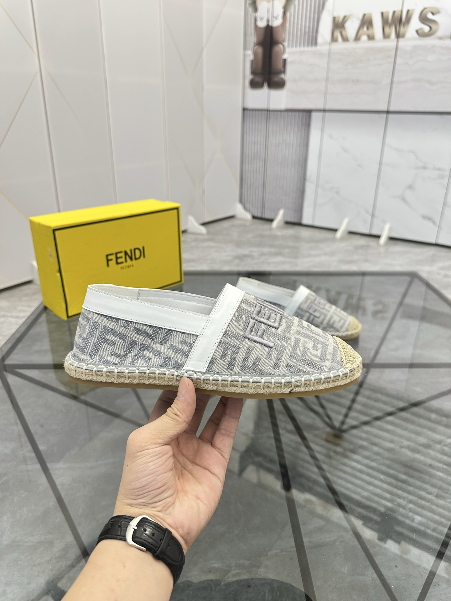 Precio de venta: P180 Marca: Fendi*"Fendi*" Low-top Fisherman's ShoesTalla: 38-44(se puede personali
