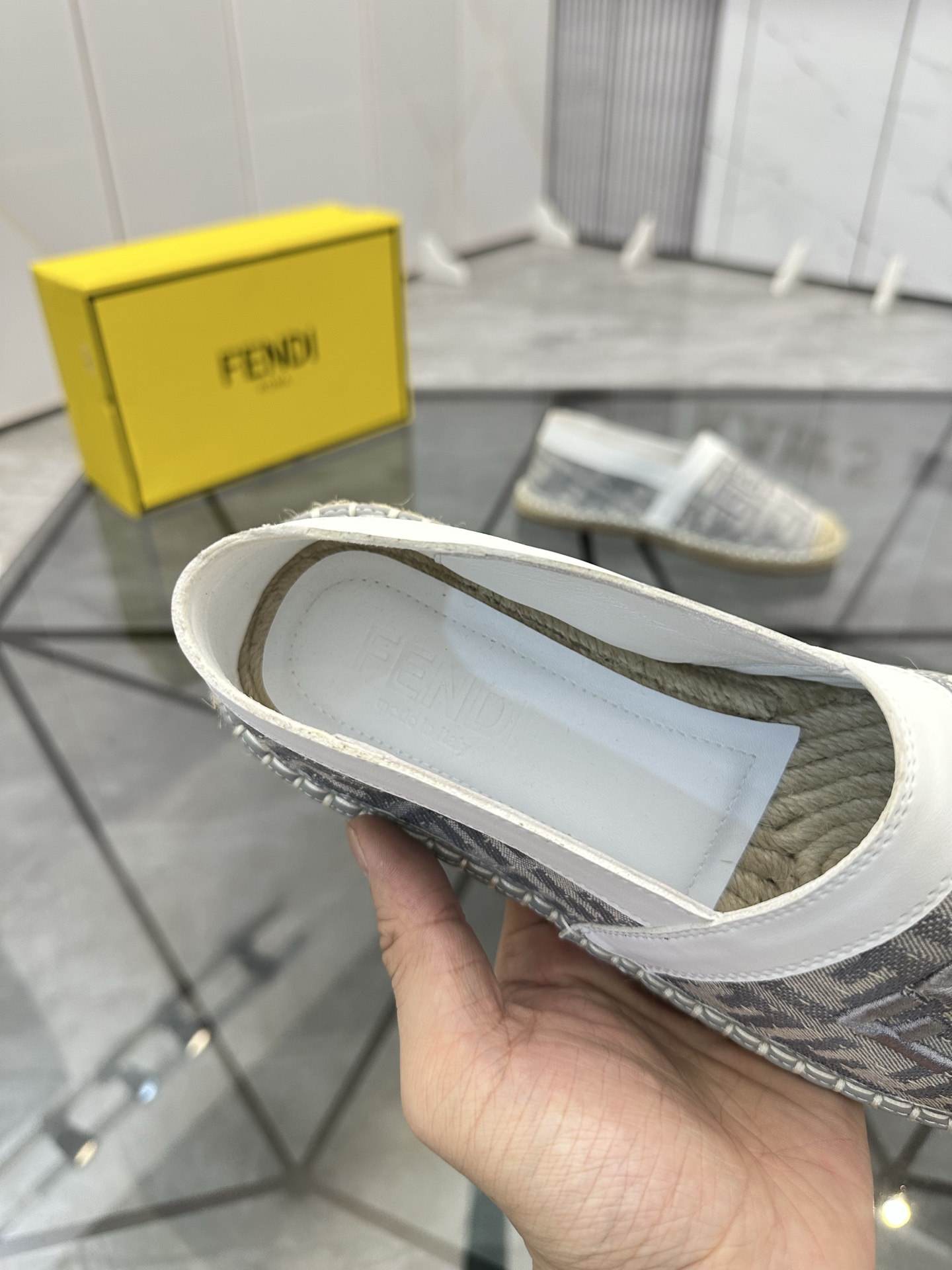Precio de venta: P180 Marca: Fendi*"Fendi*" Low-top Fisherman's ShoesTalla: 38-44(se puede personali