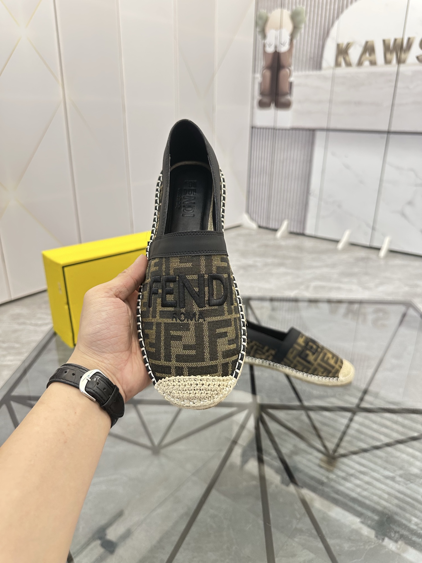 Precio de venta: P180 Marca: Fendi*"Fendi*" Low-top Fisherman's ShoesTalla: 38-44(se puede personali