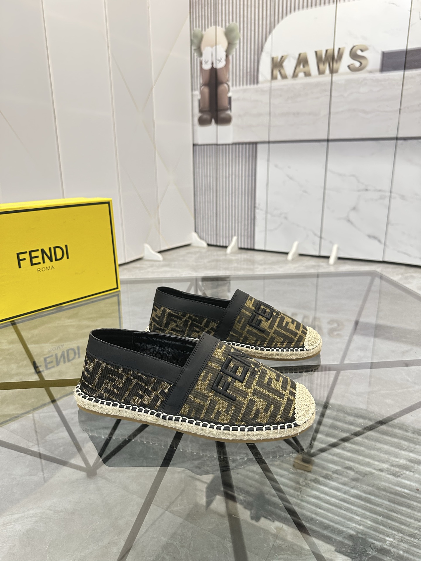 Precio de venta: P180 Marca: Fendi*"Fendi*" Low-top Fisherman's ShoesTalla: 38-44(se puede personali