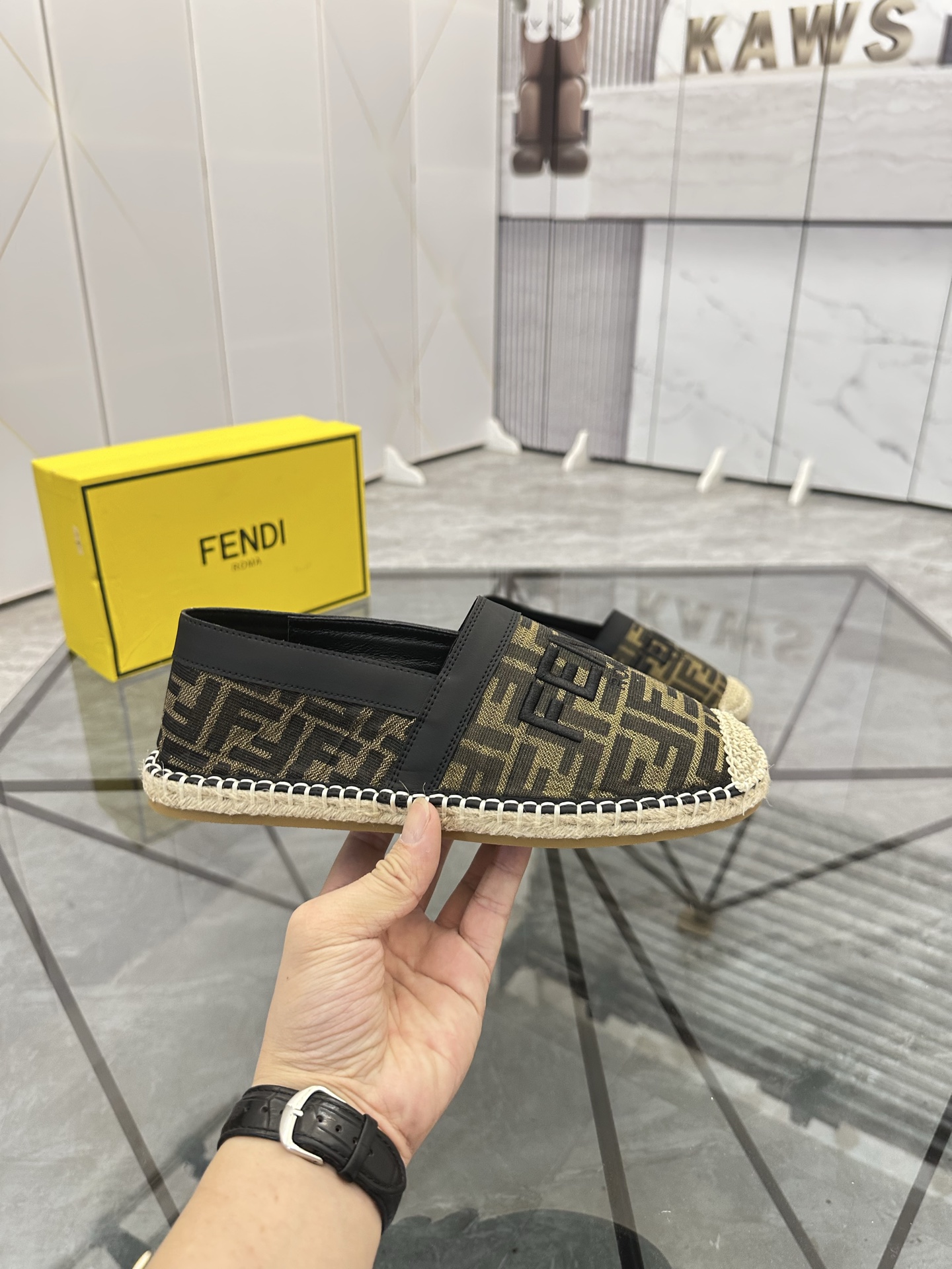 Precio de venta: P180 Marca: Fendi*"Fendi*" Low-top Fisherman's ShoesTalla: 38-44(se puede personali