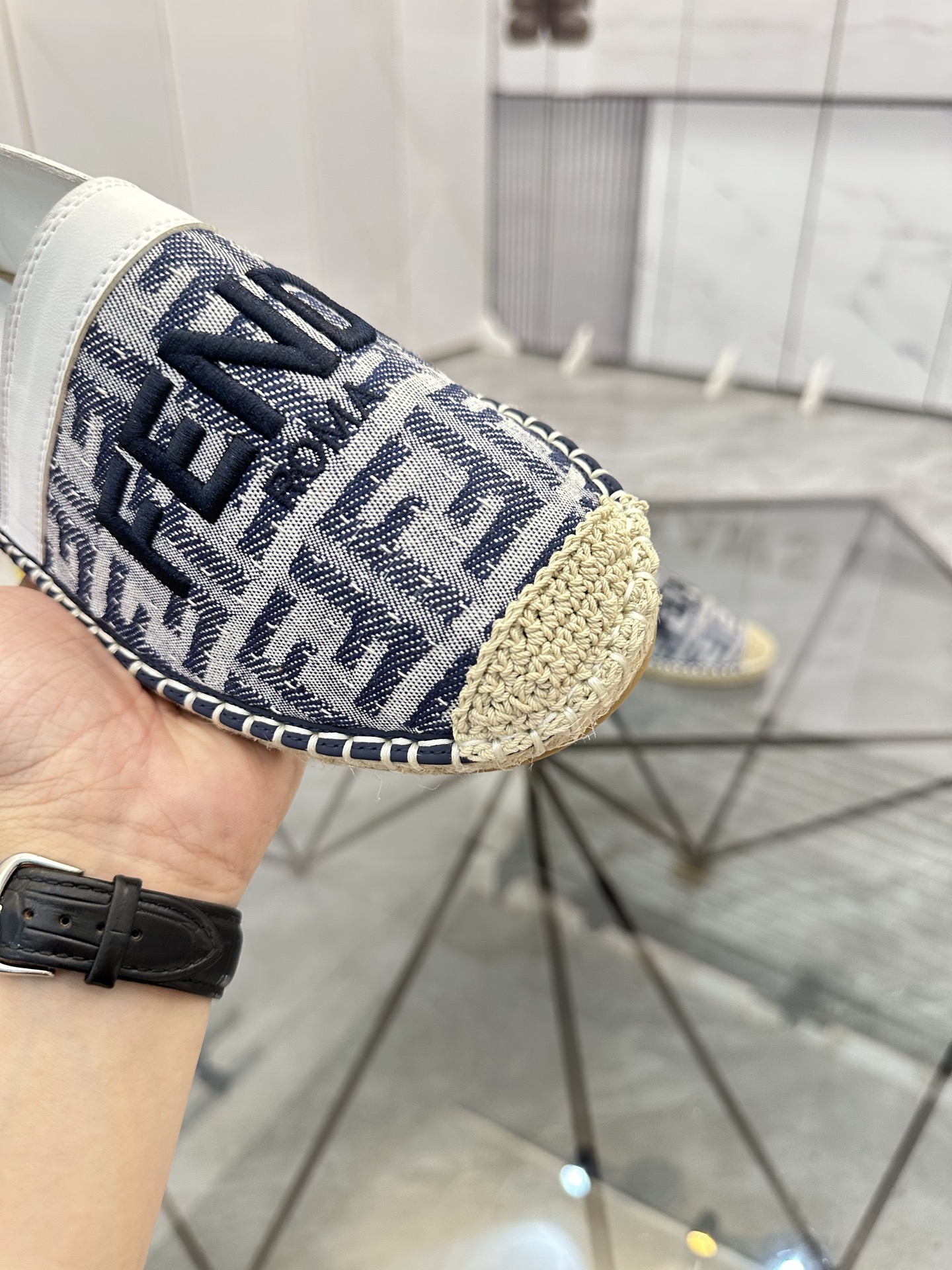 Precio de venta: P180 Marca: Fendi*"Fendi*" Low-top Fisherman's ShoesTalla: 38-44(se puede personali
