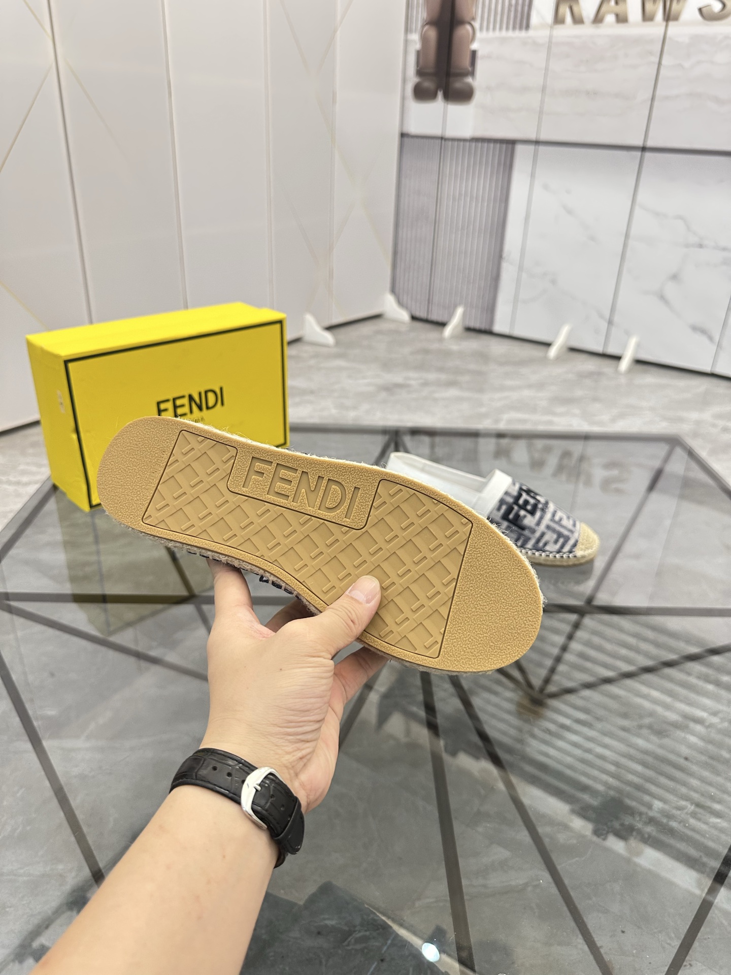 Precio de venta: P180 Marca: Fendi*"Fendi*" Low-top Fisherman's ShoesTalla: 38-44(se puede personali