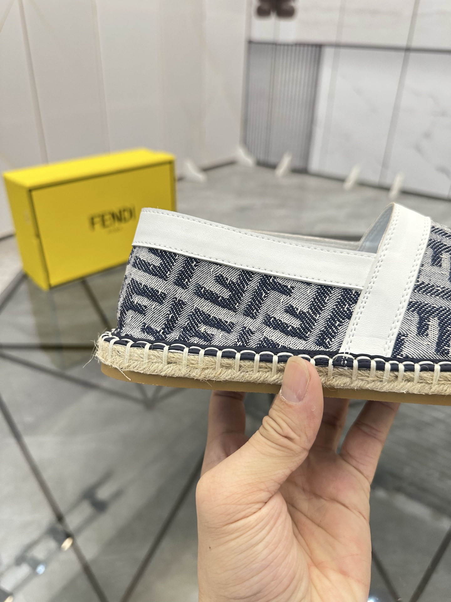 Precio de venta: P180 Marca: Fendi*"Fendi*" Low-top Fisherman's ShoesTalla: 38-44(se puede personali