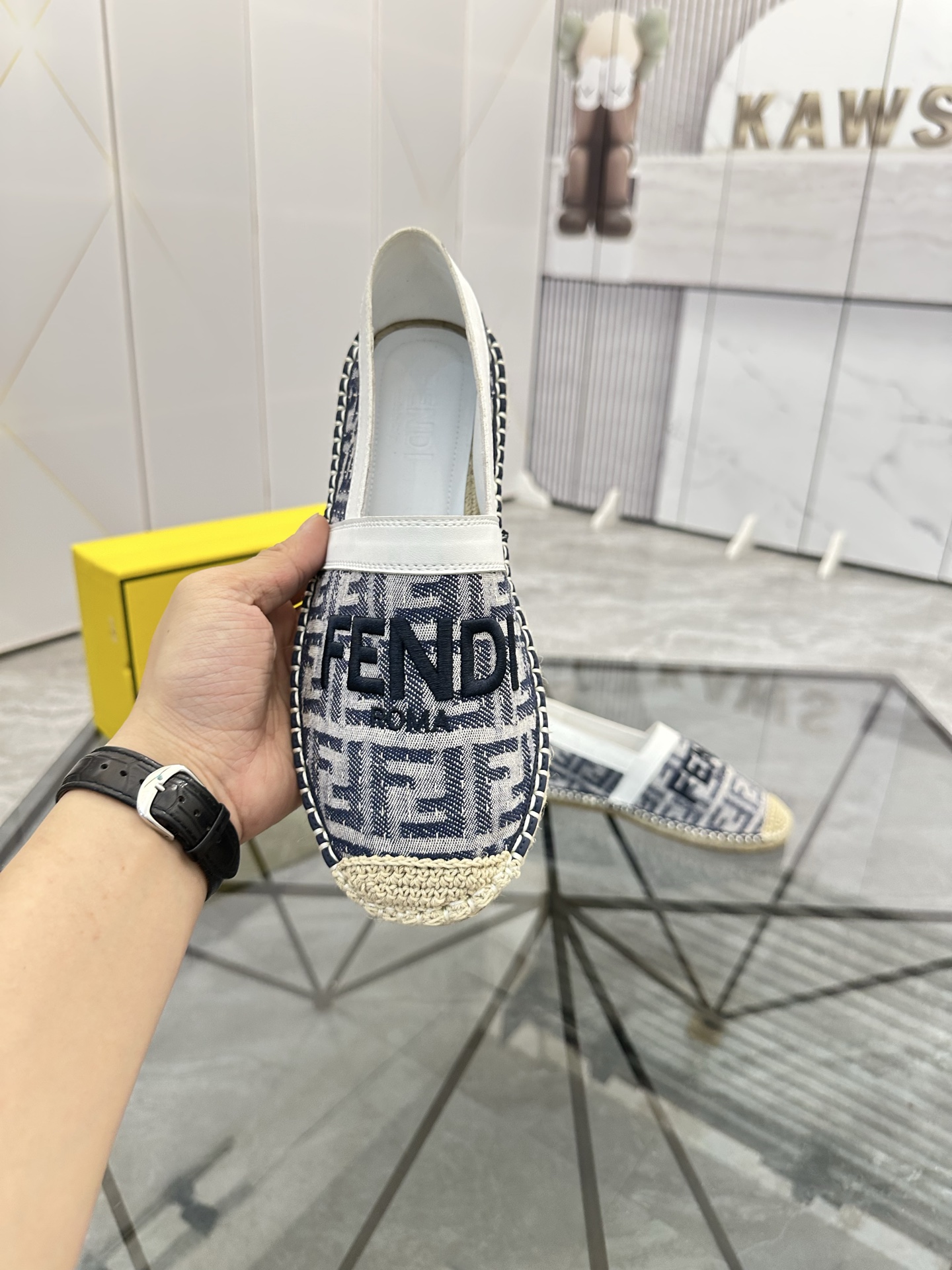 Precio de venta: P180 Marca: Fendi*"Fendi*" Low-top Fisherman's ShoesTalla: 38-44(se puede personali