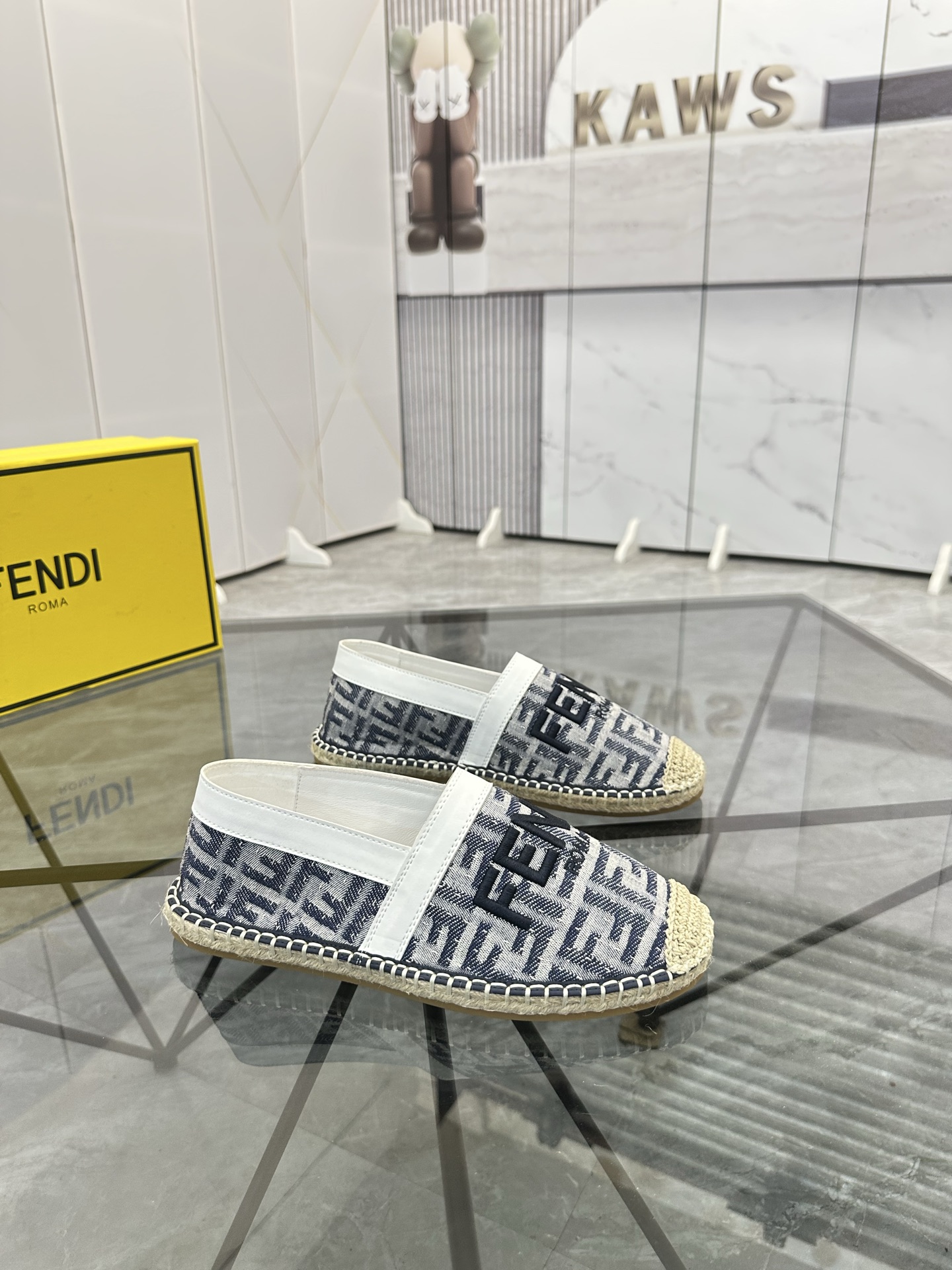 Precio de venta: P180 Marca: Fendi*"Fendi*" Low-top Fisherman's ShoesTalla: 38-44(se puede personali