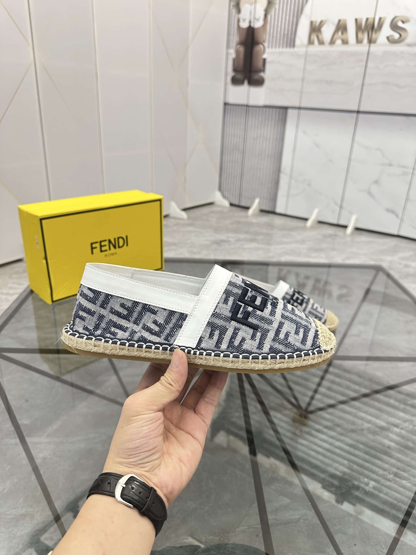 Precio de venta: P180 Marca: Fendi*"Fendi*" Low-top Fisherman's ShoesTalla: 38-44(se puede personali