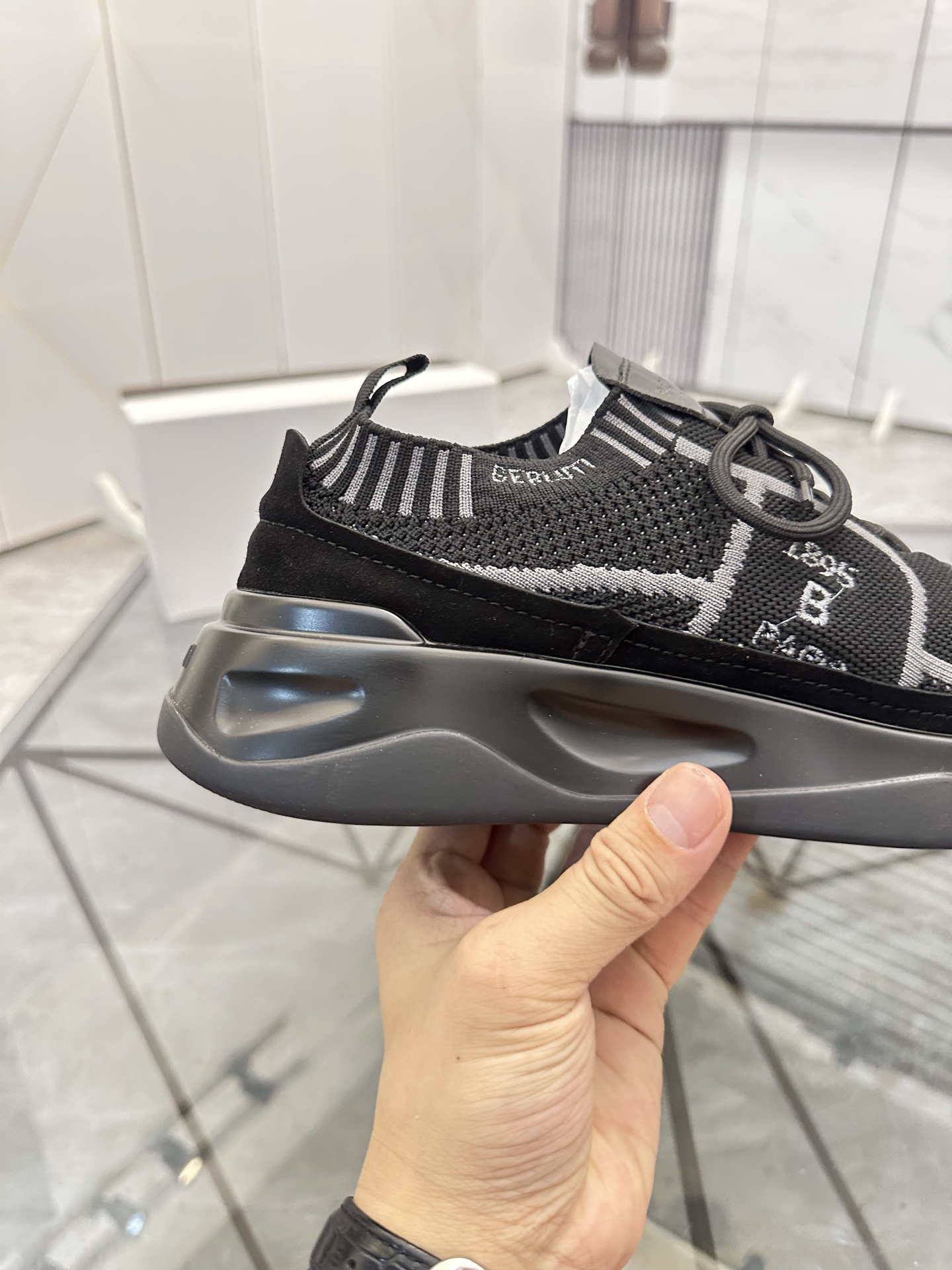 Precio de venta: P190 Marca: Berlut* "Bruti*" Low Top SneakersTalla: 38-45(se puede personalizar has