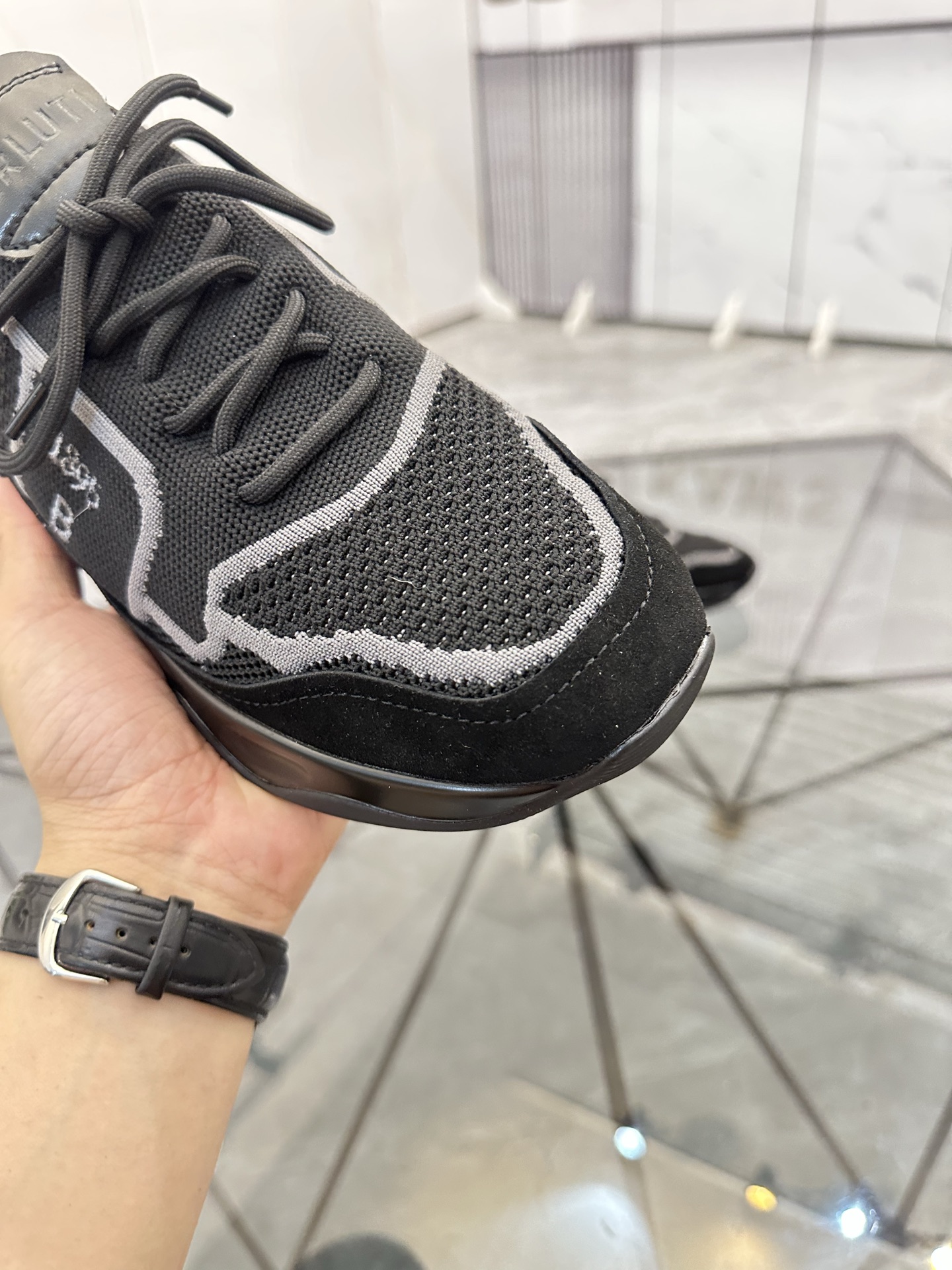 Precio de venta: P190 Marca: Berlut* "Bruti*" Low Top SneakersTalla: 38-45(se puede personalizar has