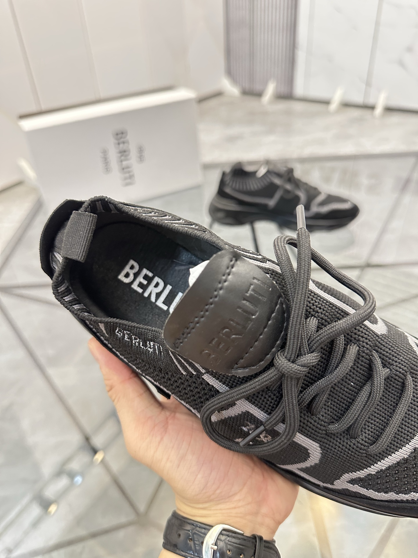 Precio de venta: P190 Marca: Berlut* "Bruti*" Low Top SneakersTalla: 38-45(se puede personalizar has