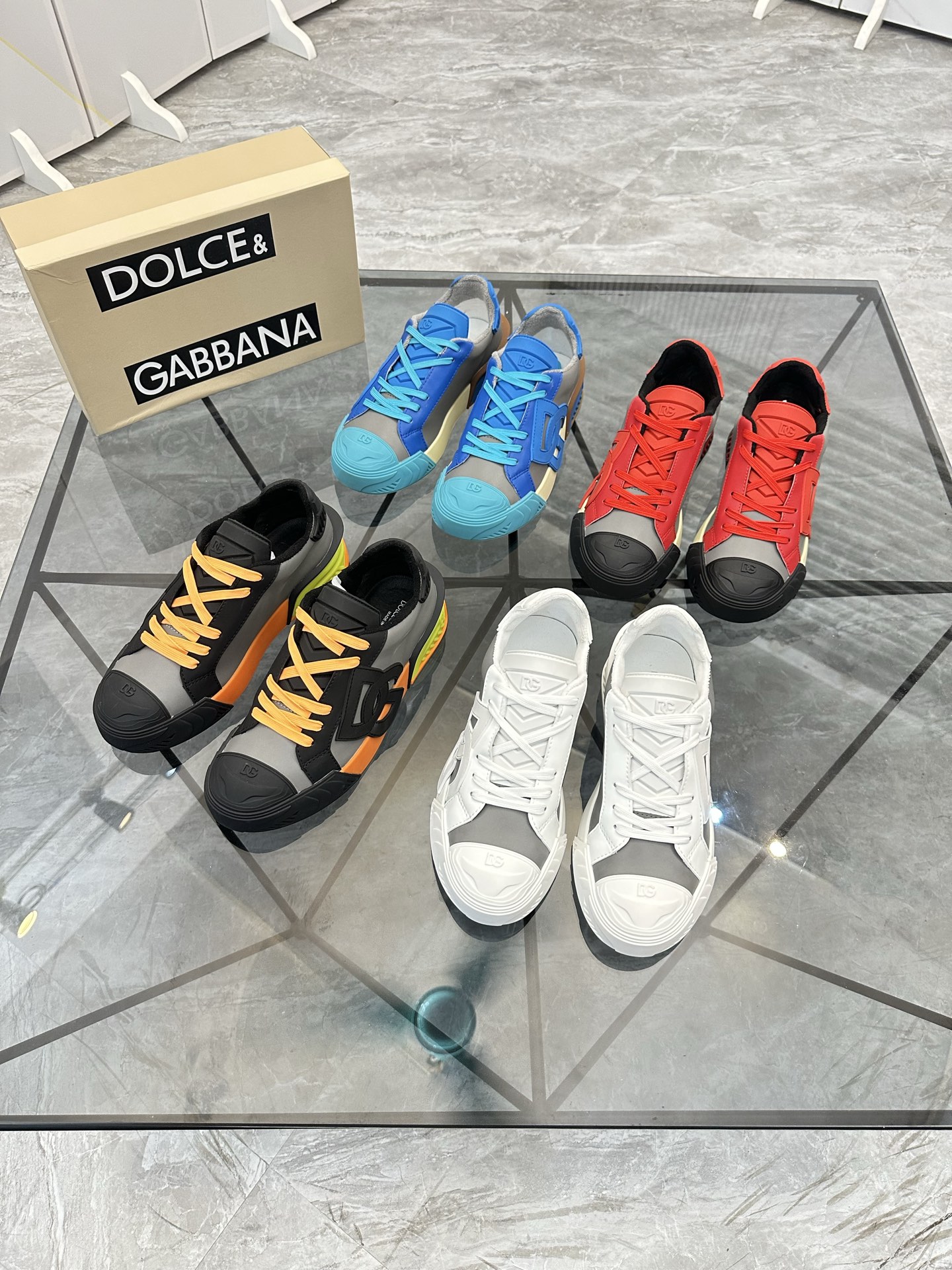 Precio de venta: P230 Marca: DG Dolce & Gabbana Low-top Casual Shoes Talla: 35-44 (se puede personal