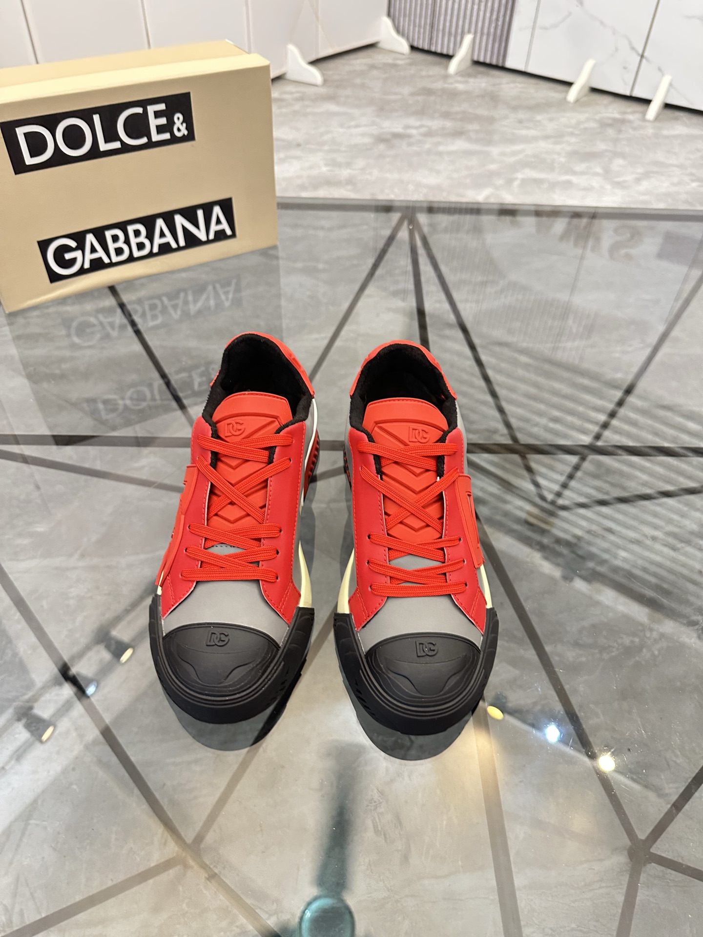 Precio de venta: P230 Marca: DG Dolce & Gabbana Low-top Casual Shoes Talla: 35-44 (se puede personal