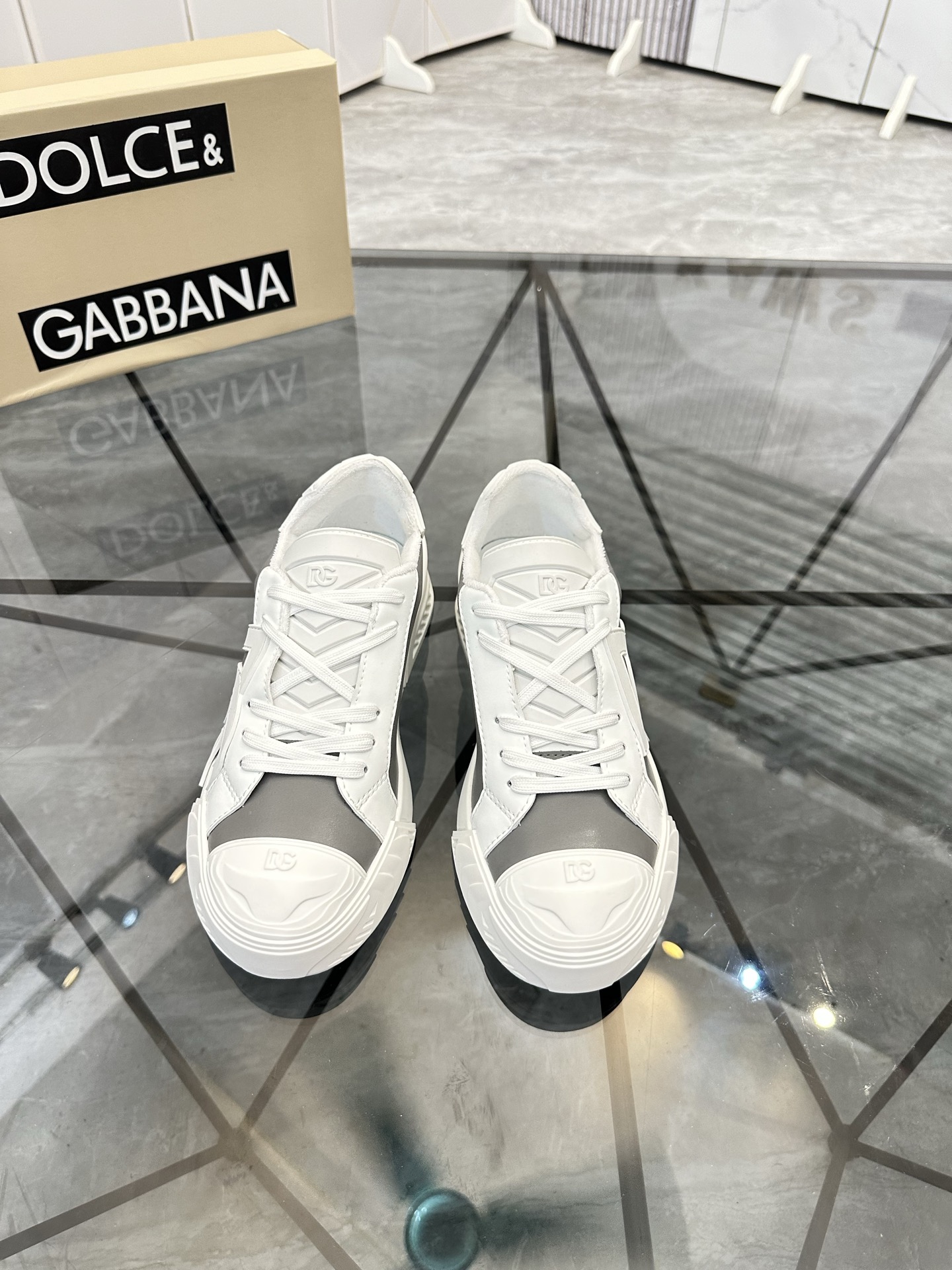 Precio de venta: P230 Marca: DG Dolce & Gabbana Low-top Casual Shoes Talla: 35-44 (se puede personal
