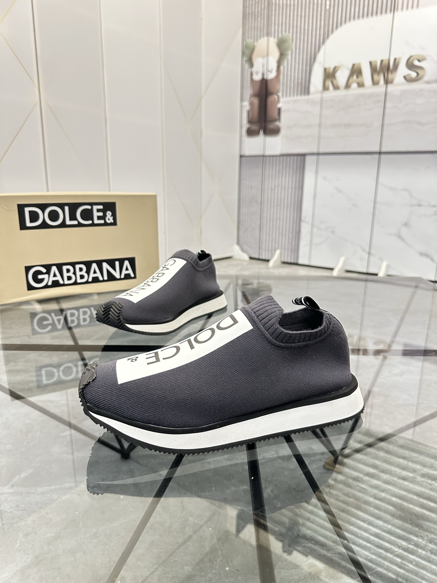 Precio de venta: P190 Marca: DG Dolce & Gabbana Low-top Casual Shoes Talla: 36-44 (se puede personal