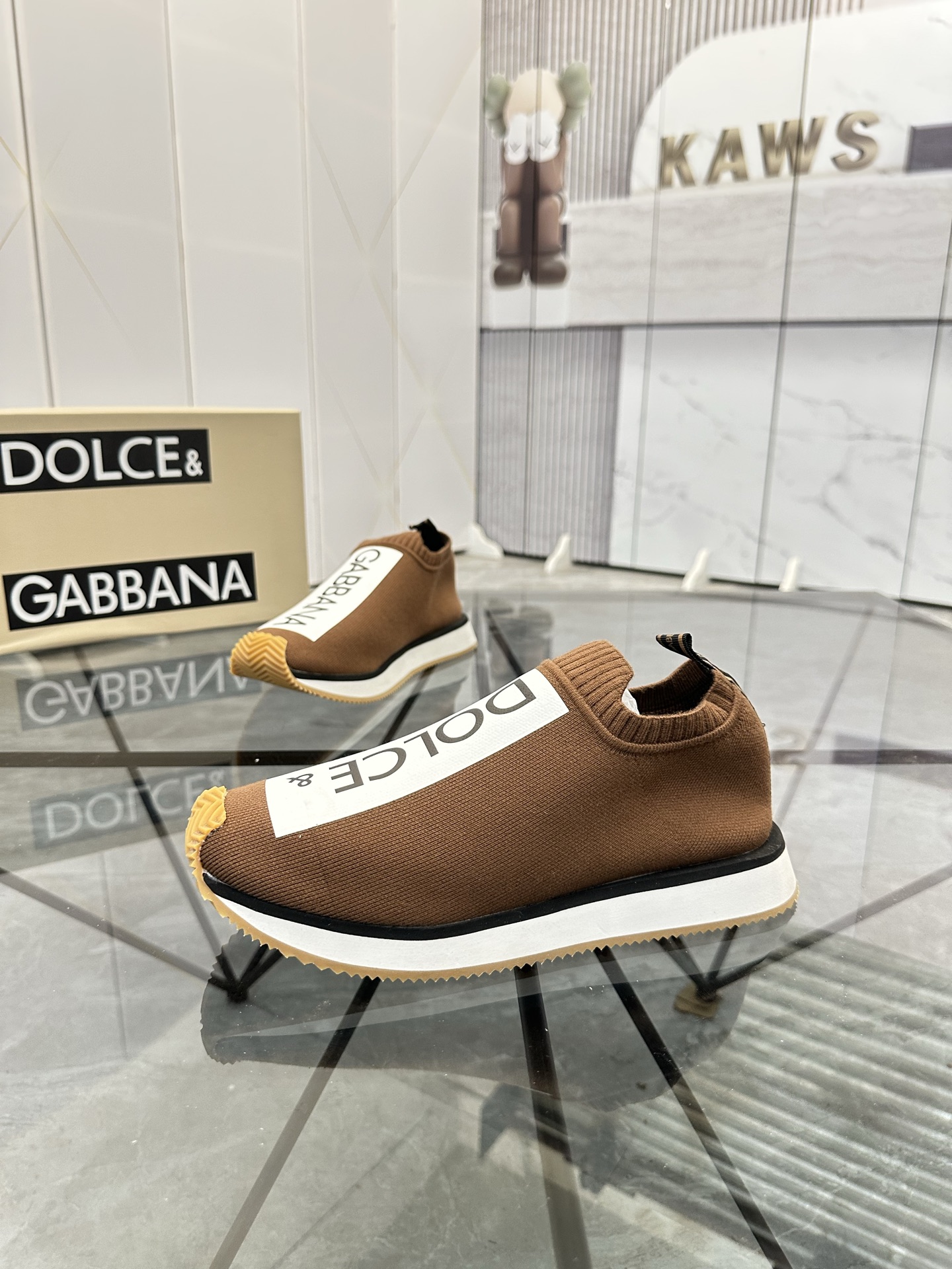 Precio de venta: P190 Marca: DG Dolce & Gabbana Low-top Casual Shoes Talla: 36-44 (se puede personal