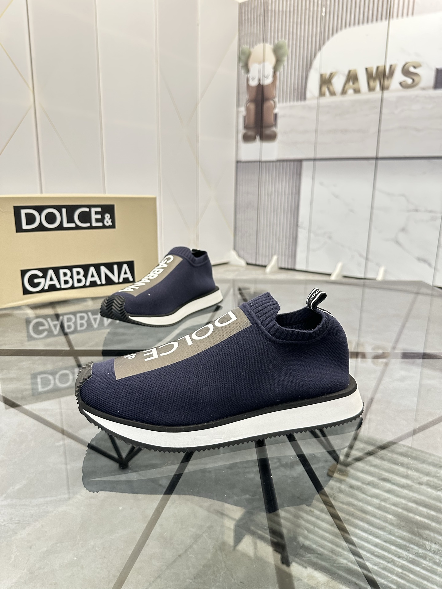 Precio de venta: P190 Marca: DG Dolce & Gabbana Low-top Casual Shoes Talla: 36-44 (se puede personal