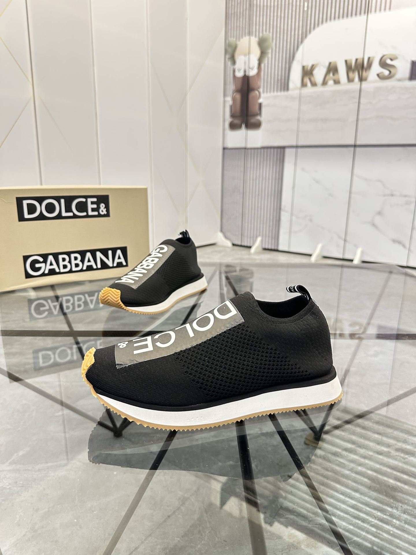 Precio de venta: P190 Marca: DG Dolce & Gabbana Low-top Casual Shoes Talla: 36-44 (se puede personal