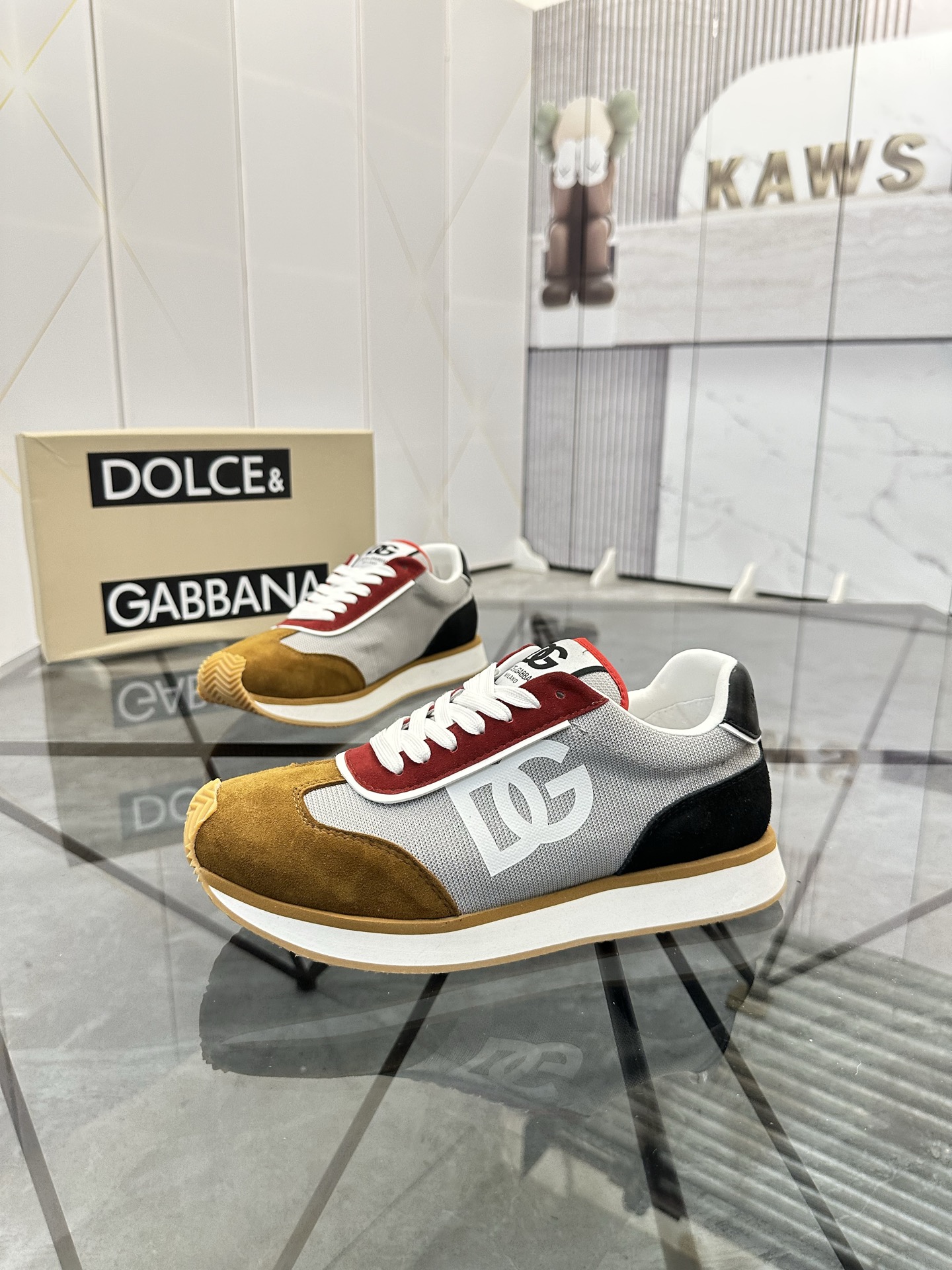 Precio de venta: P210 Marca del producto: DG Dolce & Gabbana Low-top Casual Shoes Talla: 38-44 (se p