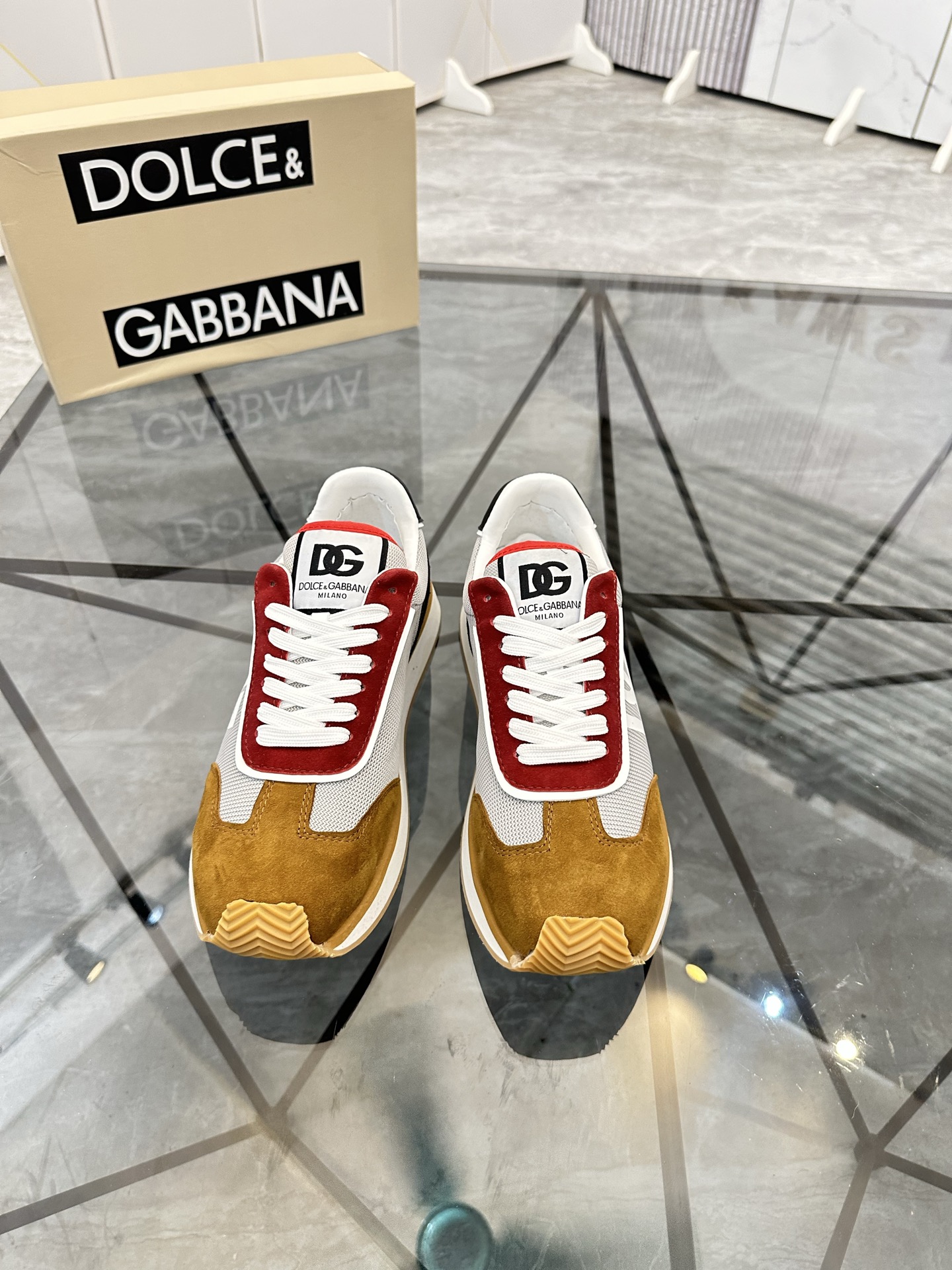 Precio de venta: P210 Marca del producto: DG Dolce & Gabbana Low-top Casual Shoes Talla: 38-44 (se p