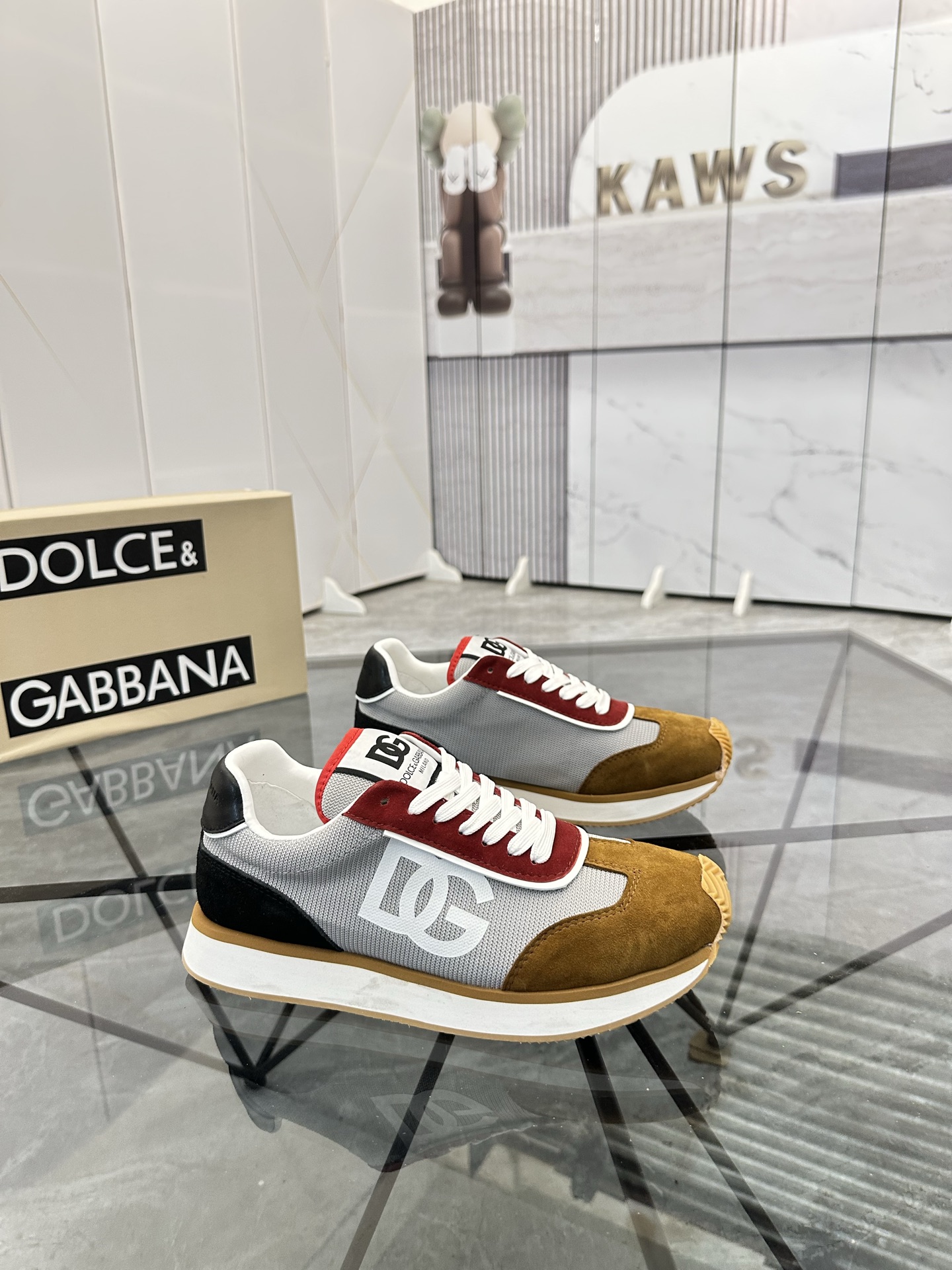 Precio de venta: P210 Marca del producto: DG Dolce & Gabbana Low-top Casual Shoes Talla: 38-44 (se p