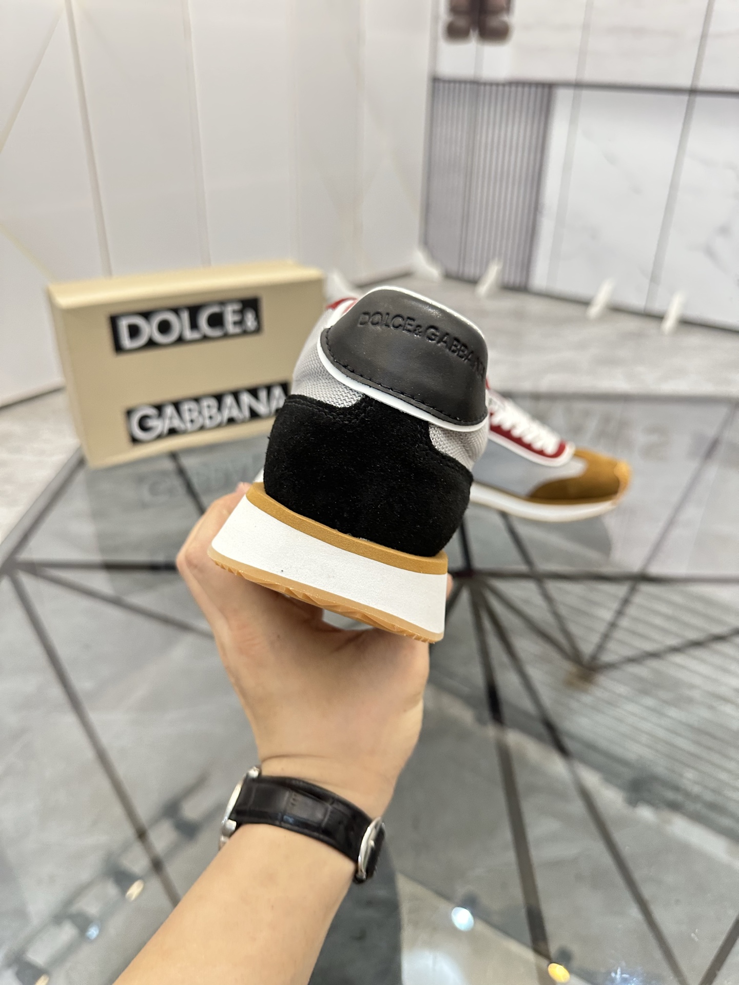 Precio de venta: P210 Marca del producto: DG Dolce & Gabbana Low-top Casual Shoes Talla: 38-44 (se p