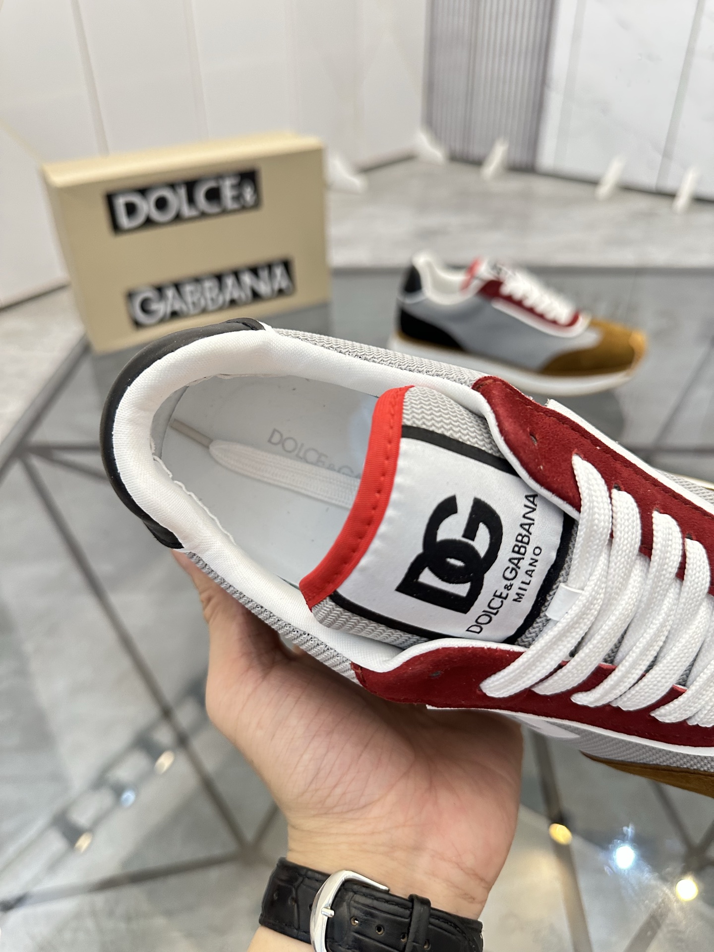 Precio de venta: P210 Marca del producto: DG Dolce & Gabbana Low-top Casual Shoes Talla: 38-44 (se p