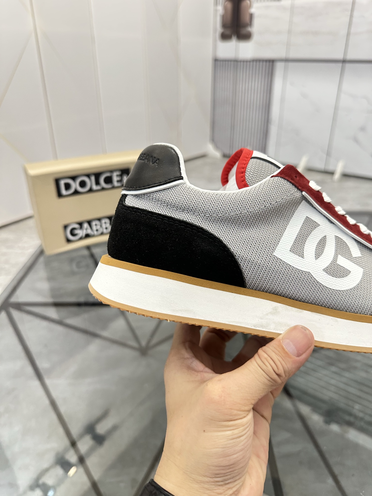 Precio de venta: P210 Marca del producto: DG Dolce & Gabbana Low-top Casual Shoes Talla: 38-44 (se p