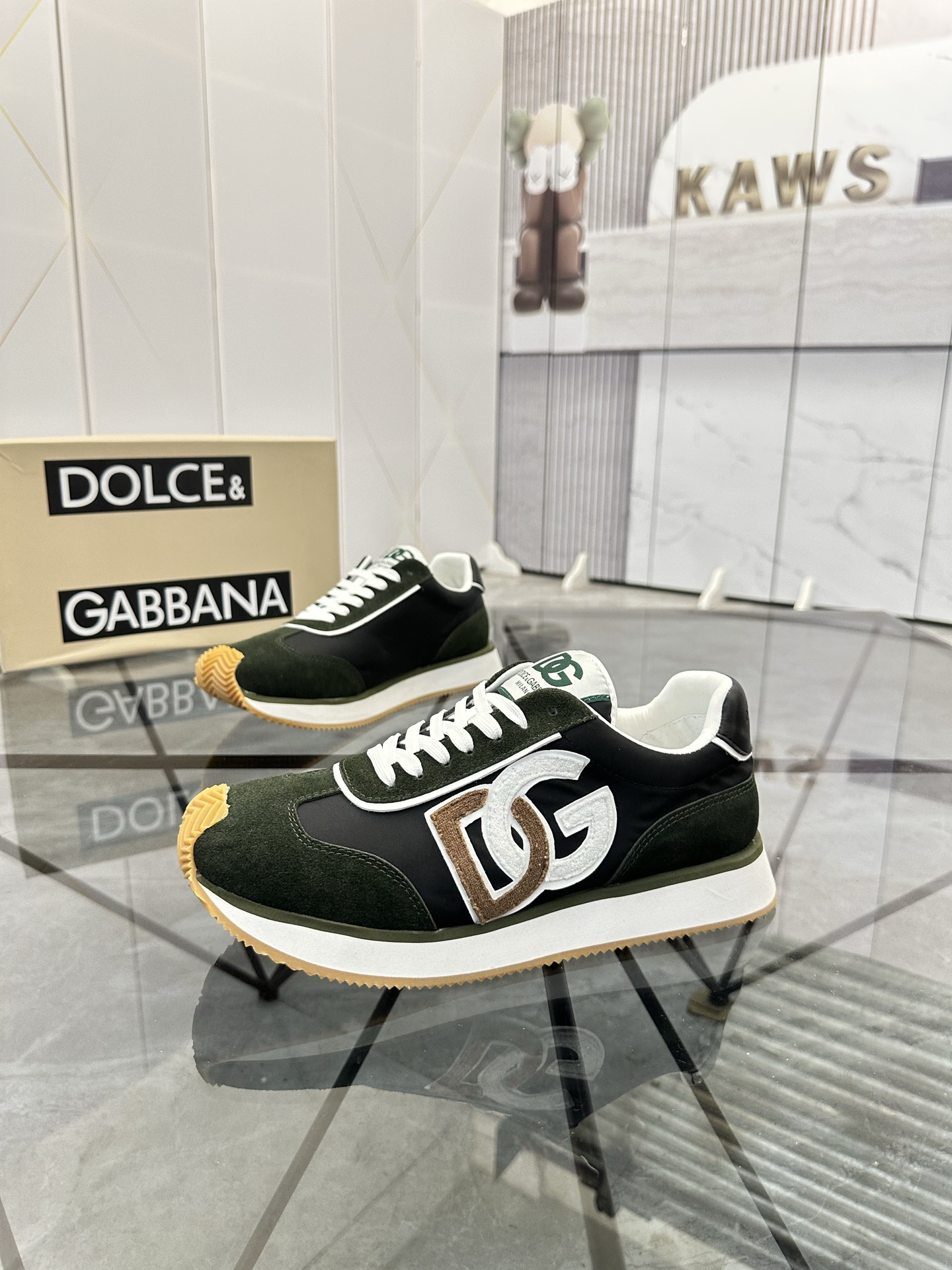 Precio de venta: P210 Marca del producto: DG Dolce & Gabbana Low-top Casual Shoes Talla: 38-44 (se p