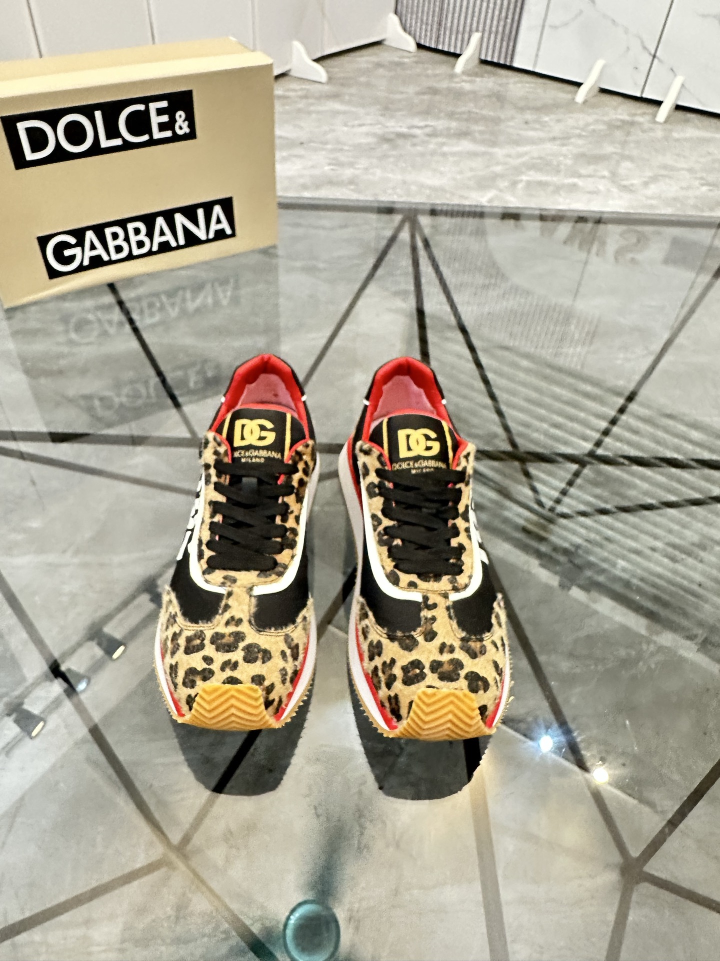 Precio de venta: P210 Marca: DG "Dolce & Gabbana" lowtop loafersTalla: 38-44 (45,46 disponible) Mate