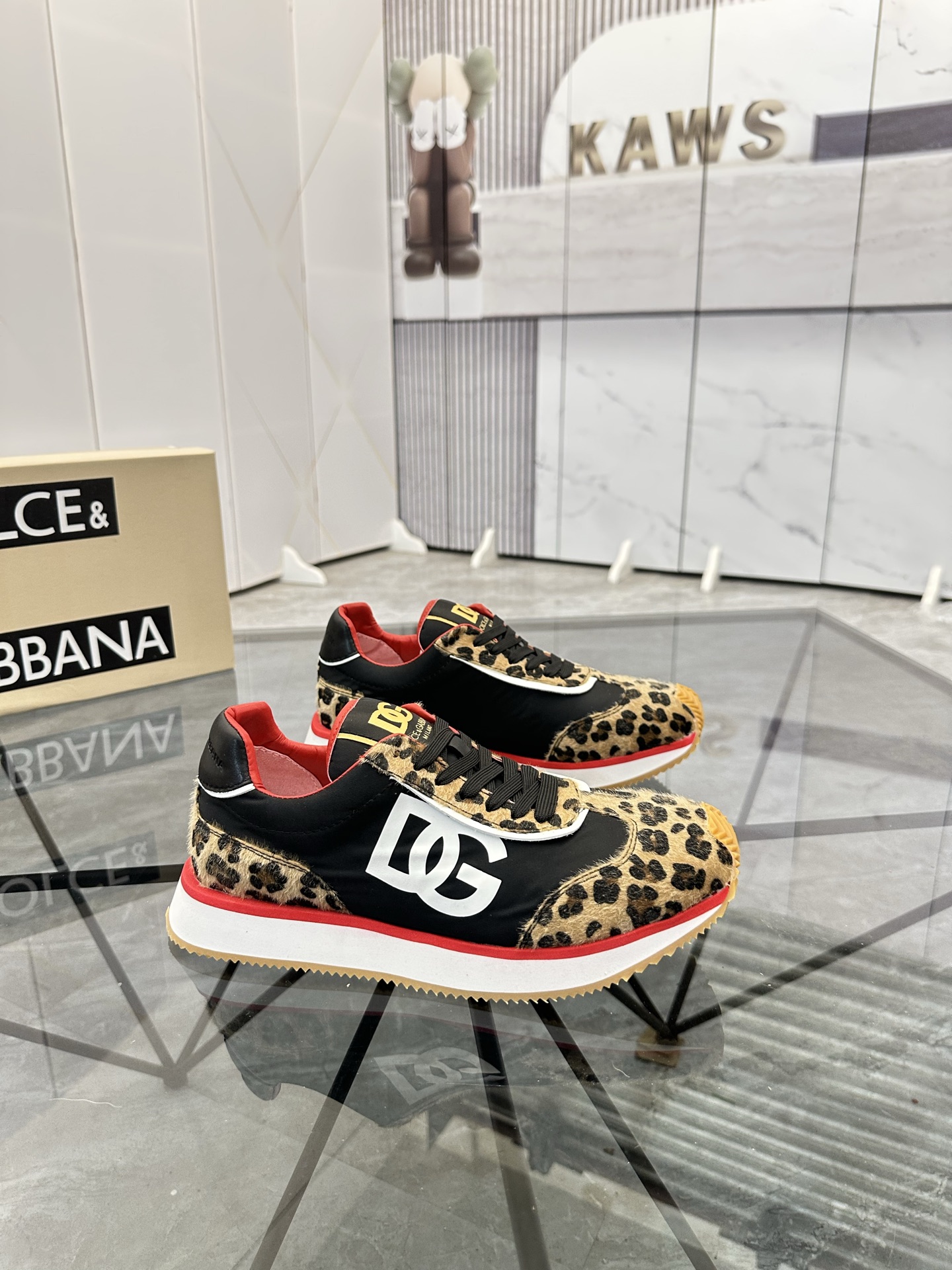 Precio de venta: P210 Marca: DG "Dolce & Gabbana" lowtop loafersTalla: 38-44 (45,46 disponible) Mate