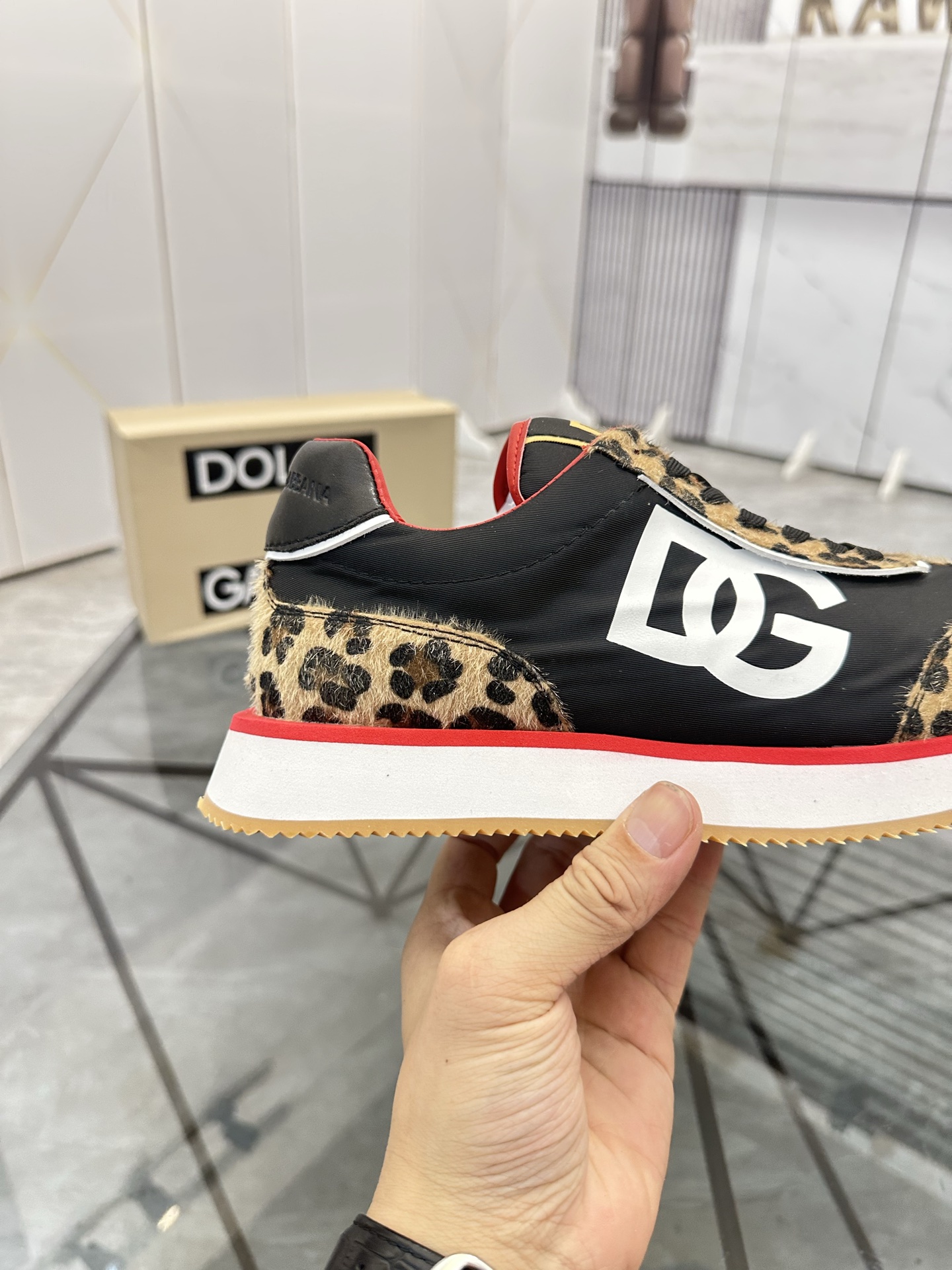 Precio de venta: P210 Marca: DG "Dolce & Gabbana" lowtop loafersTalla: 38-44 (45,46 disponible) Mate