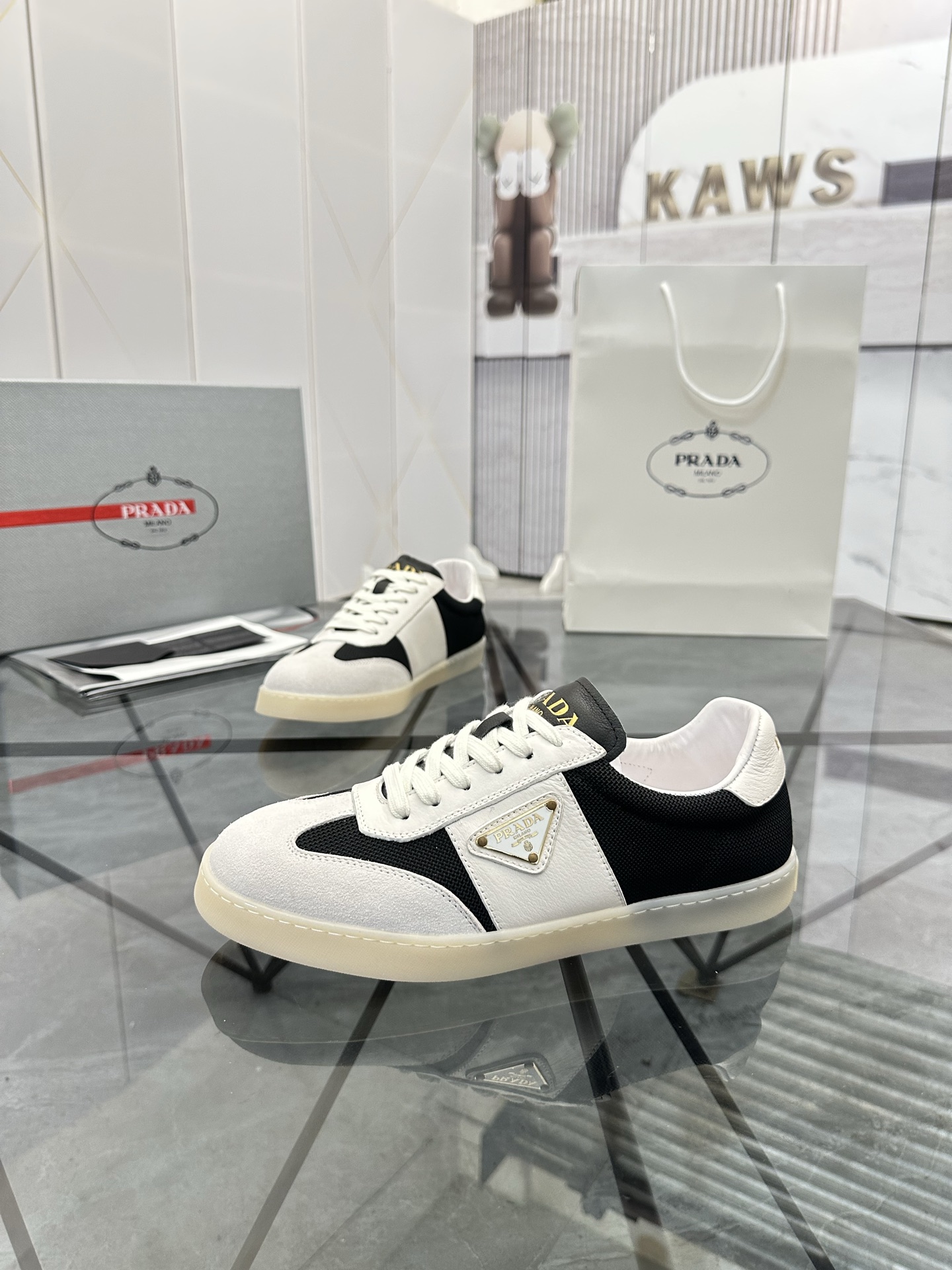 Precio de venta: P250 Calidad superior de gama altaMarca: Prada *