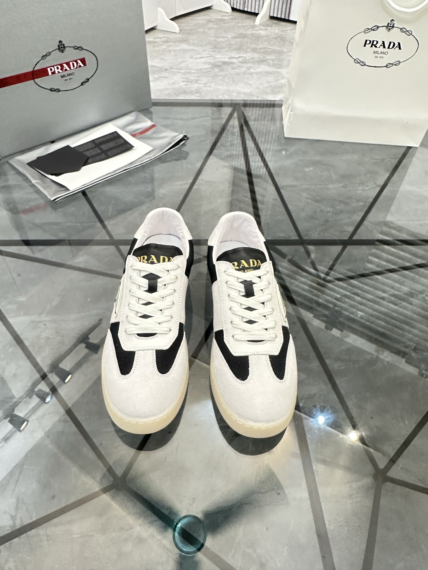 Precio de venta: P250 Calidad superior de gama altaMarca: Prada *"Prada*" mocasines de caña bajaTall