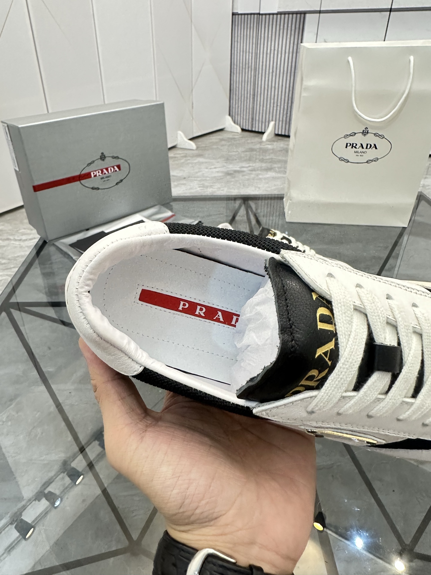 Precio de venta: P250 Calidad superior de gama altaMarca: Prada *"Prada*" mocasines de caña bajaTall