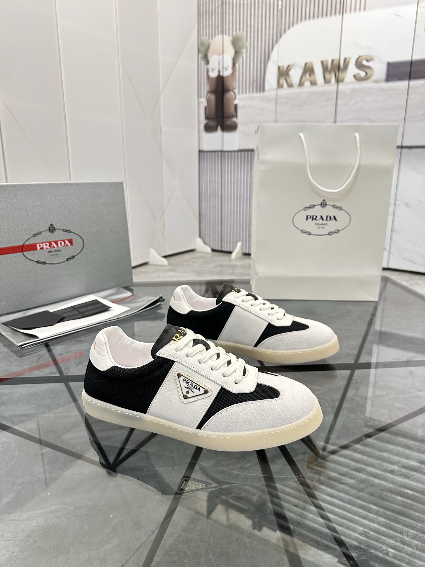 Precio de venta: P250 Calidad superior de gama altaMarca: Prada *"Prada*" mocasines de caña bajaTall