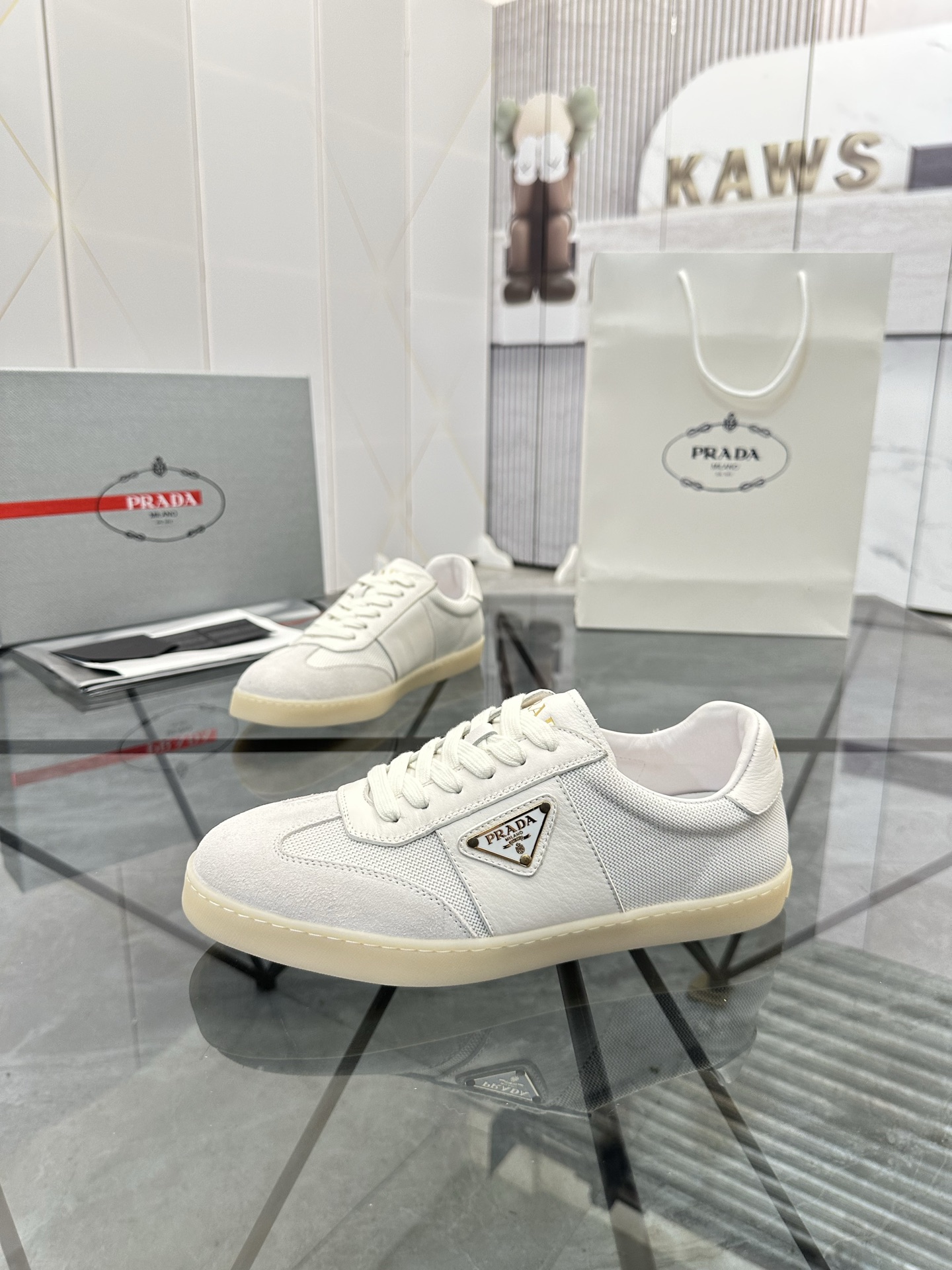 Precio de venta: P250 Calidad superior de gama altaMarca: Prada *